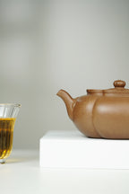大生壶第四代嫡传·省大师范秀芳臻品《海棠如意壶》——原矿优质老段泥·230cc ——江苏省陶瓷艺术大师·范秀芳 制