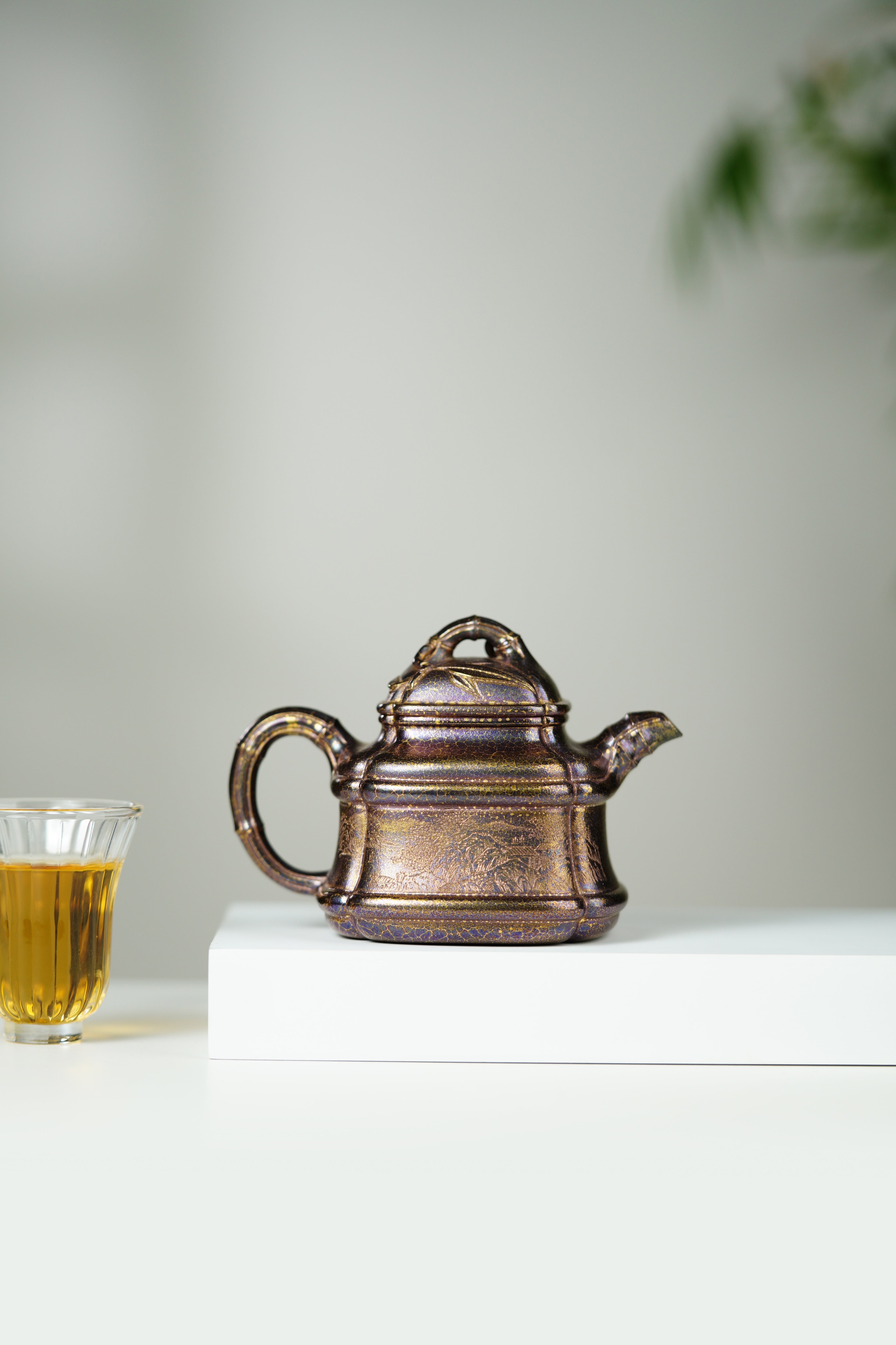 范大生嫡脉｜范秀芳制 范伟群装饰｜双省大师联诀紫砂臻品《大生竹鼎壶》——原矿优质黄金段·260cc（黄金紫晶贝壳烧）