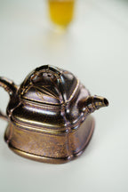 范大生嫡脉｜范秀芳制 范伟群装饰｜双省大师联诀紫砂臻品《大生竹鼎壶》——原矿优质黄金段·260cc（黄金紫晶贝壳烧）