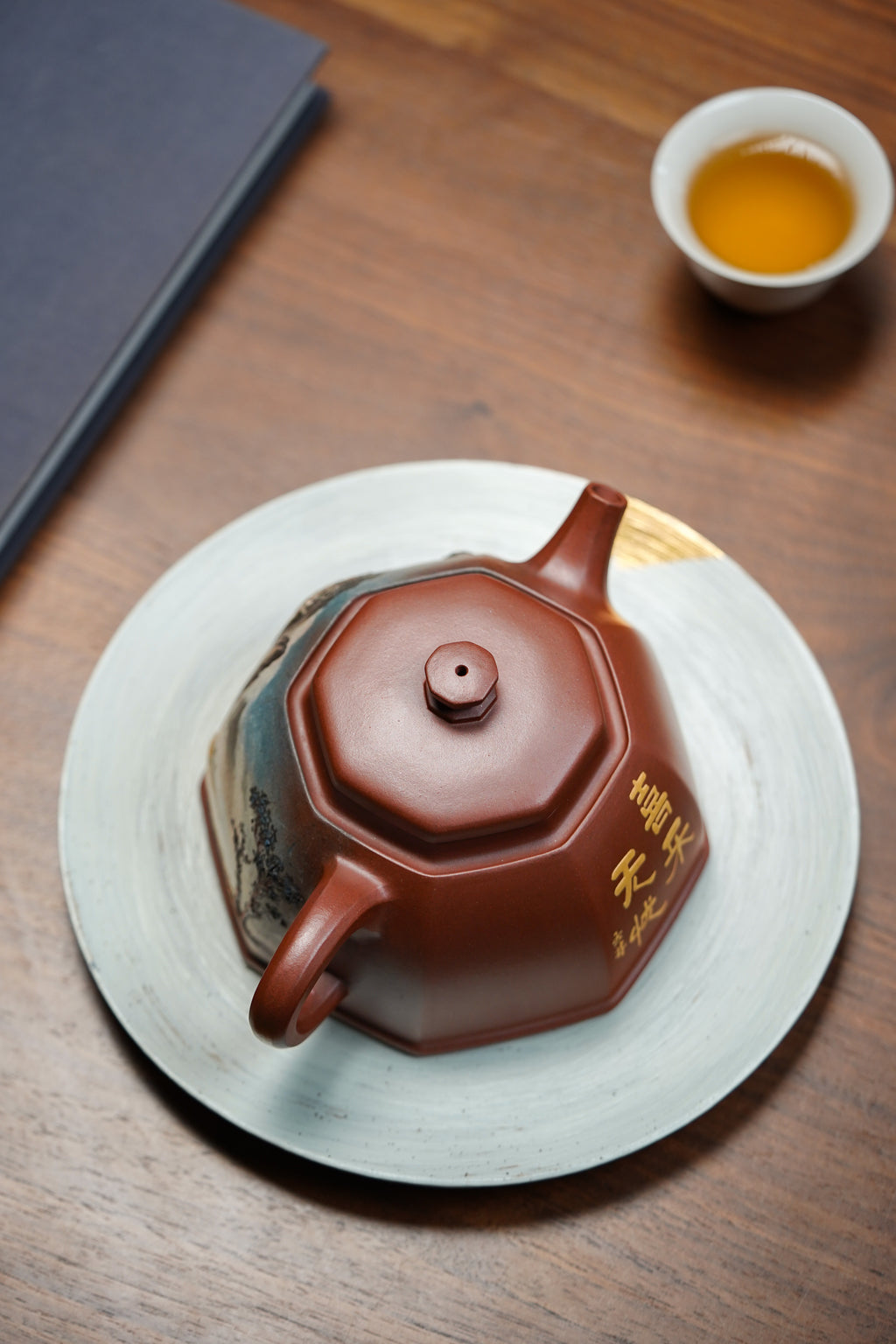 双宗师合璧·紫砂史巅峰紫砂界天花板｜何光宏·邱玉林联袂创作孤品《八方井栏壶》——原矿优质底槽清·350cc