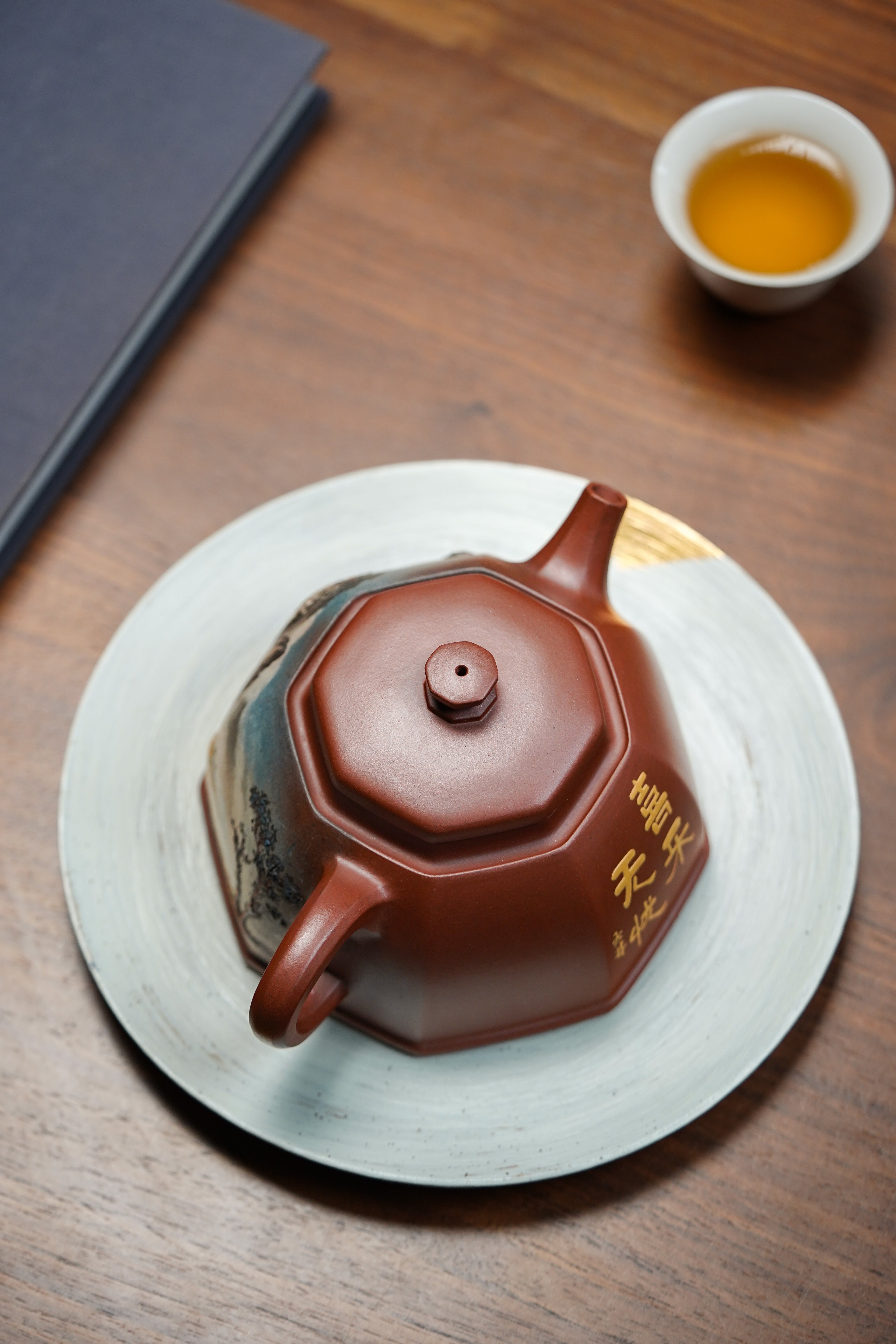 双宗师合璧·紫砂史巅峰紫砂界天花板｜何光宏·邱玉林联袂创作孤品《八方井栏壶》——原矿优质底槽清·350cc