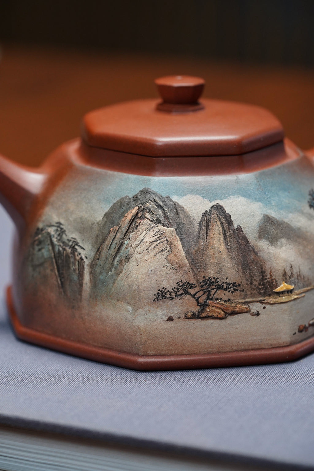 双宗师合璧·紫砂史巅峰紫砂界天花板｜何光宏·邱玉林联袂创作孤品《八方井栏壶》——原矿优质底槽清·350cc