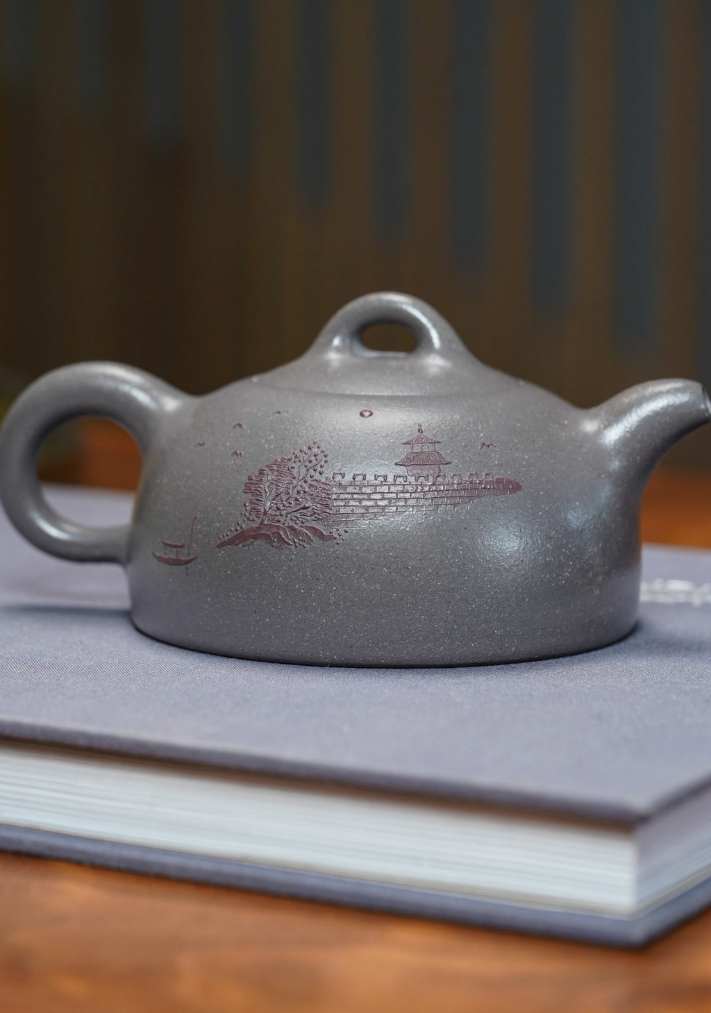 国大师邱玉林亲制｜稀有传世臻品《枫桥夜泊》礼藏天花板｜殿堂潜力重器👍  ——原矿优质天清泥·280cc ——中国陶瓷艺术大师·邱玉林·亲制