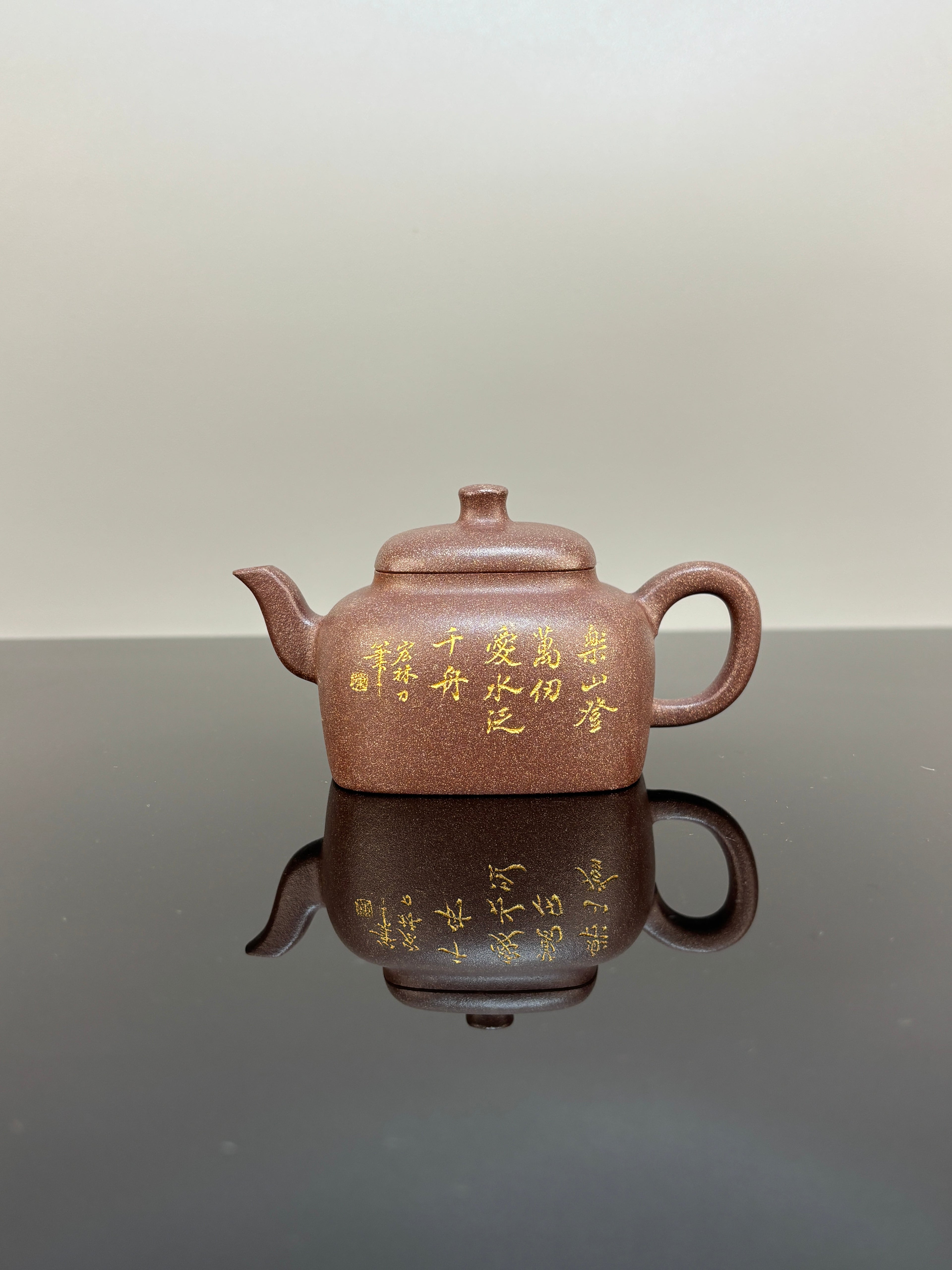 紫砂界80后方器巨匠巅峰臻品《同尘壶》甄选原矿优质桂花金砂·190cc，料工合一，品质顶级