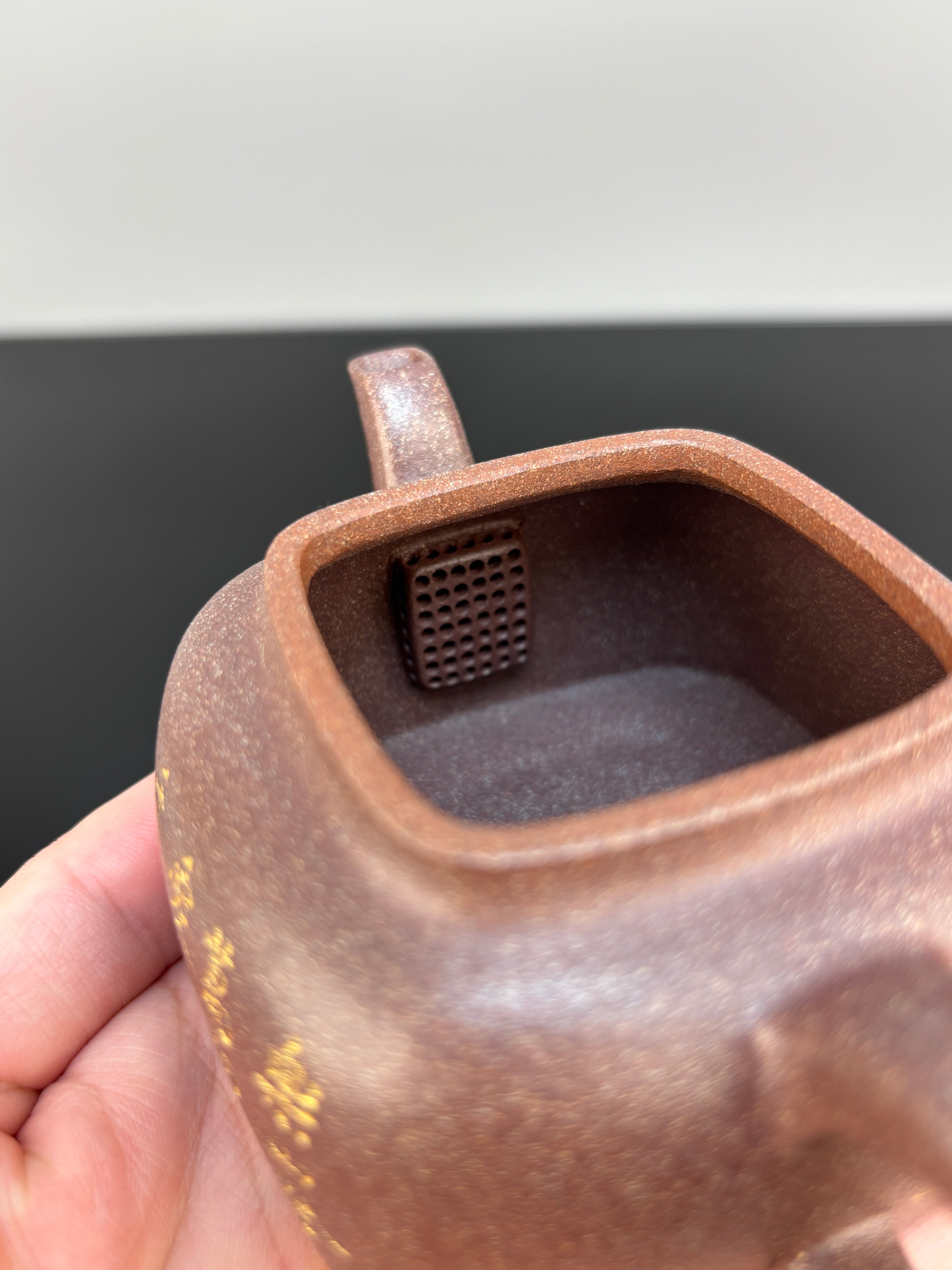 紫砂界80后方器巨匠巅峰臻品《同尘壶》甄选原矿优质桂花金砂·190cc，料工合一，品质顶级