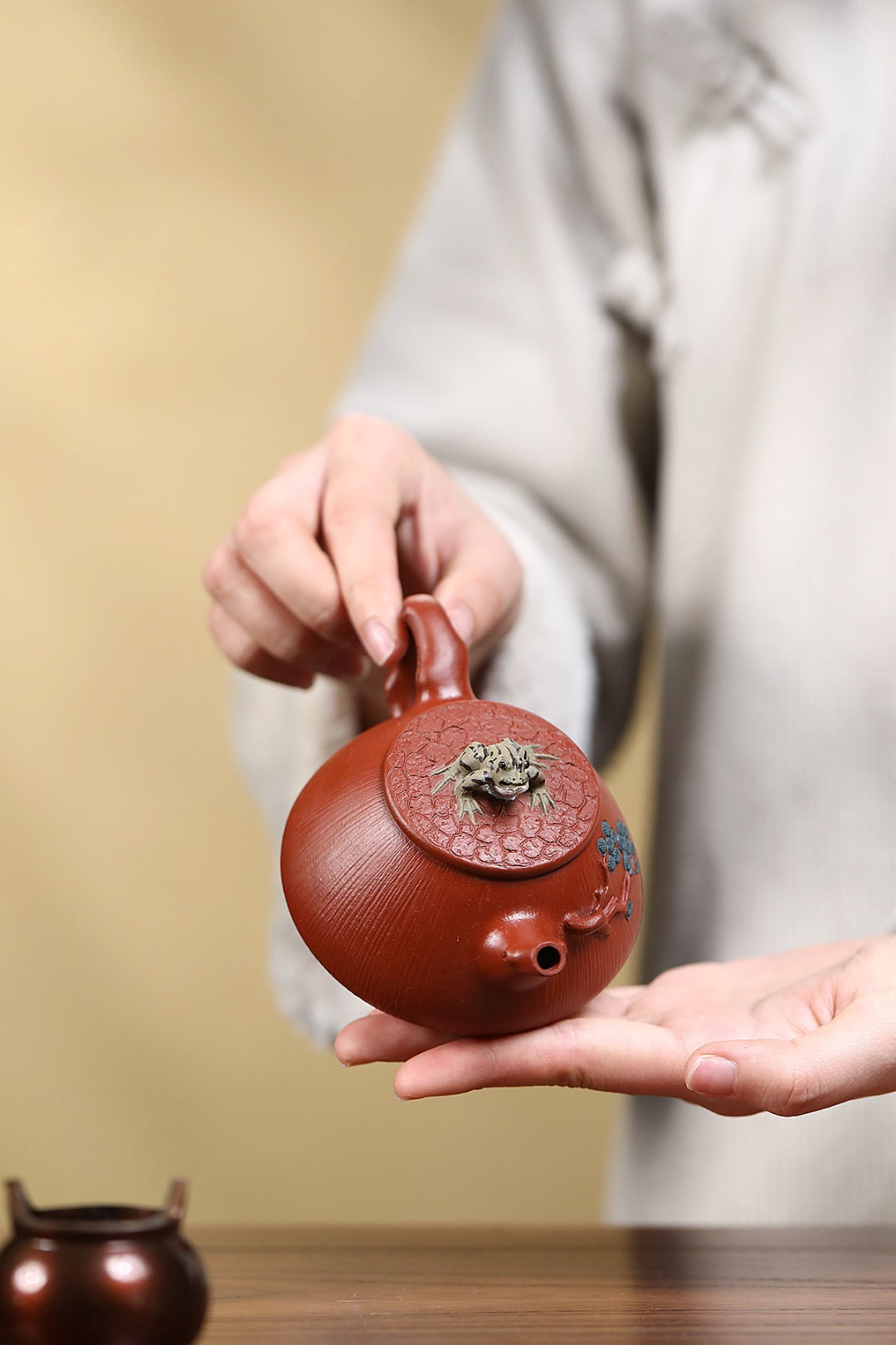 美壶推荐！！ 《蛙趣石瓢》 国家级工艺美术师 鲍玉华 原矿大红袍，160cc，菱形9孔出水