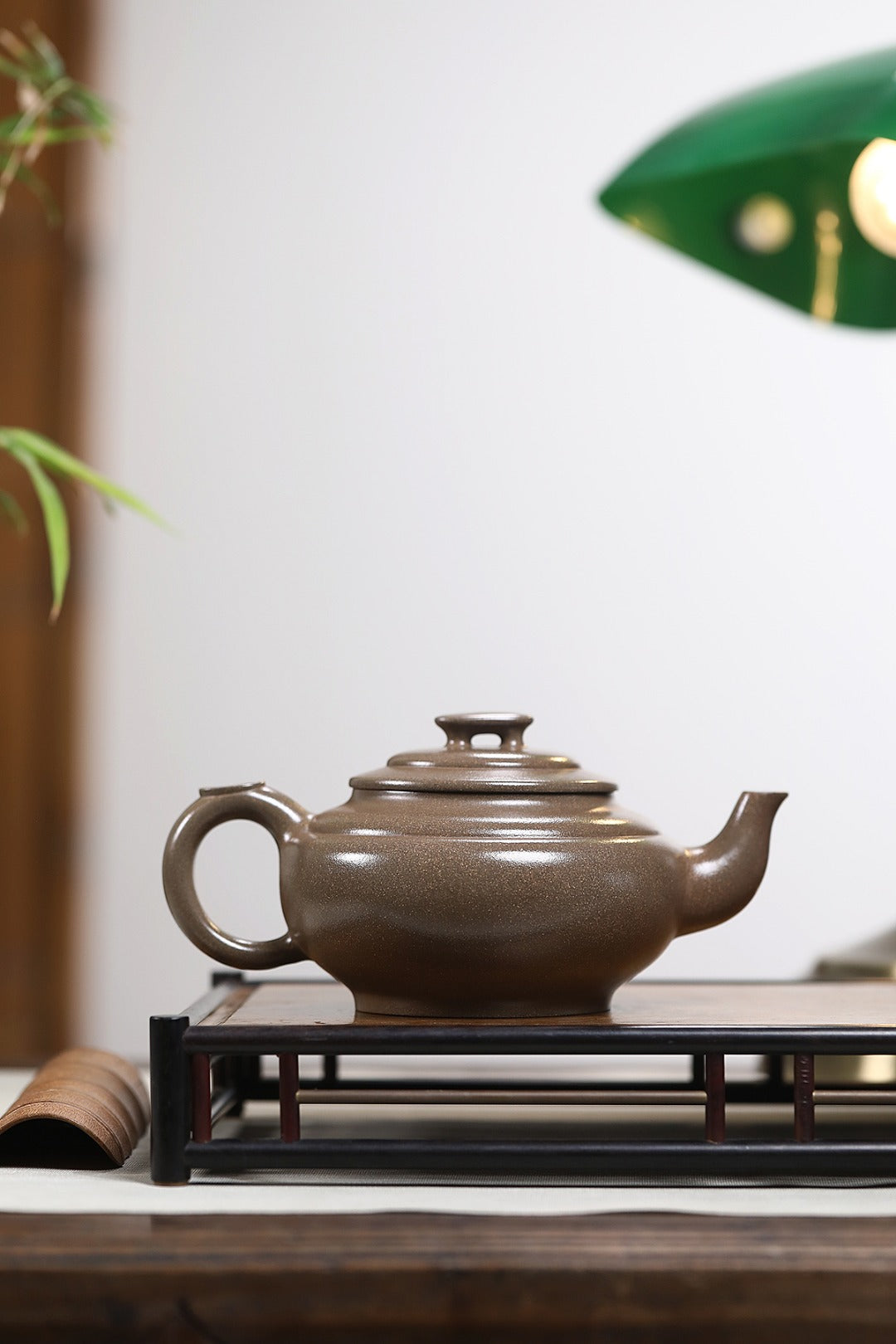 《上新桥》 作者简介：高建中 研究员级高级工艺美术师&nbsp; 正高级工艺美术师 正高级乡村振兴技艺师 作品简介：原矿蟹壳老青段泥，540cc，菱形14孔出水