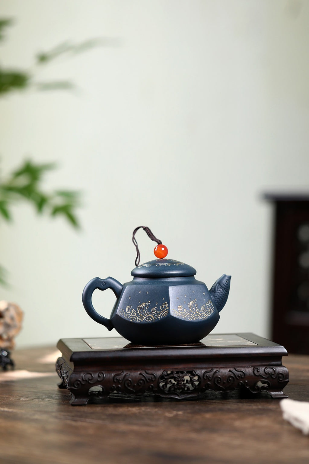 《鱼跃龙门》 国家级高级工艺美术师 蒋亚平 原矿墨绿泥，310cc