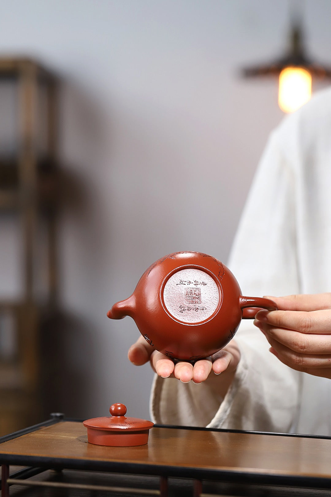 《一粒珠》 国家级高级工艺美术师 蒋亚平 装饰：李玮（江苏省陶瓷艺术大师，正高）