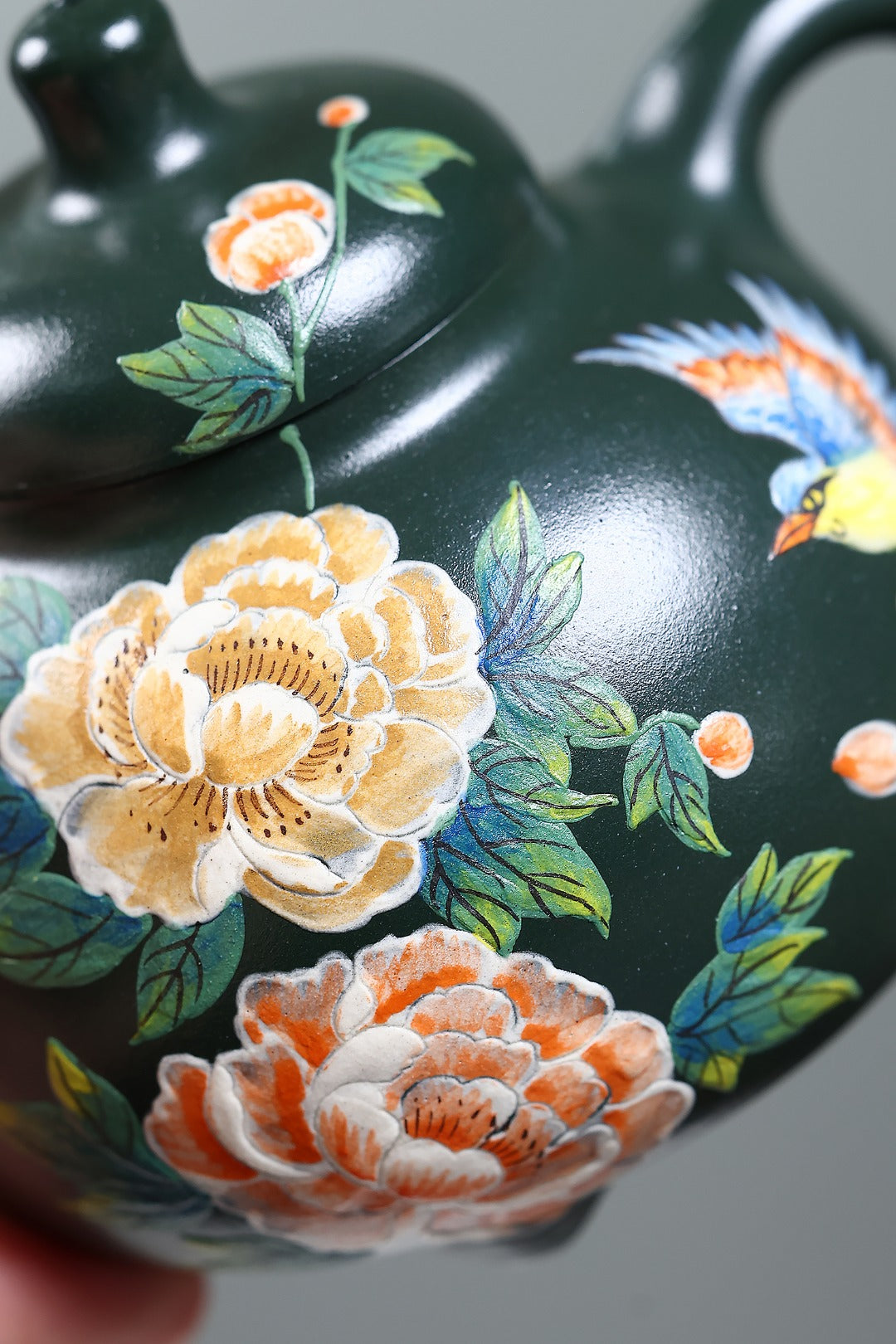 《乳鼎》 国家级工艺美术师 鲍玉华 装饰：李玮（江苏省陶瓷艺术大师，正高）