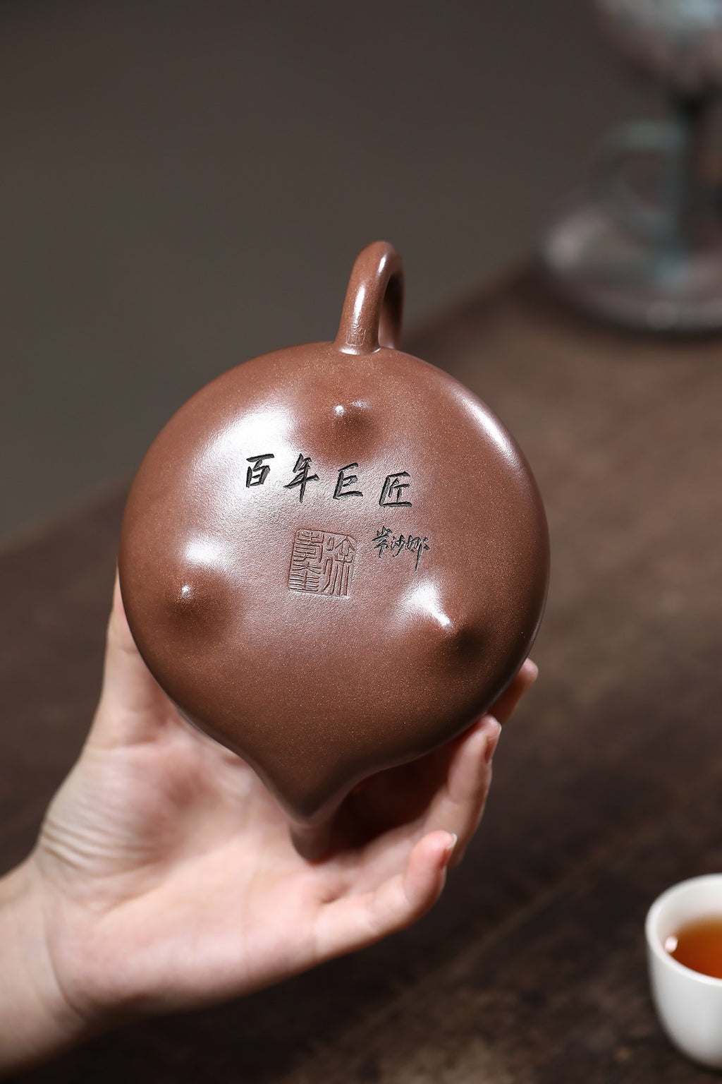 《汉棠石瓢》 徐孝奎 1935年生人，92岁紫砂元老，从业77年！！ 原矿景舟老紫泥，300cc，菱形14孔出水。