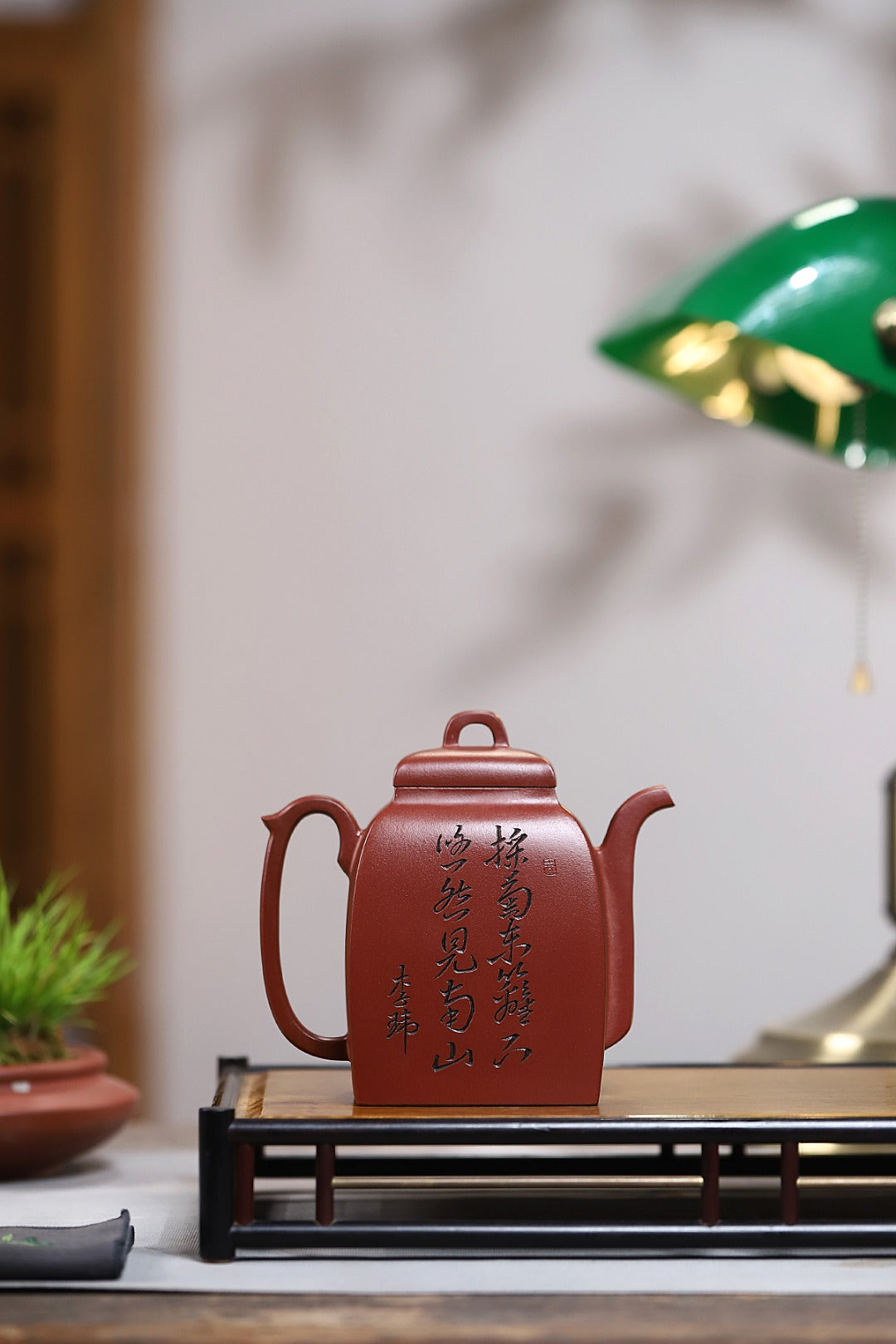 《汉方》 国家级高级工艺美术师 蒋亚平 装饰：李玮（江苏省陶瓷艺术大师，正高）