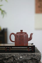 《八方香菱》  作者简介：高建中  研究员级高级工艺美术师 正高级工艺美术师  正高级乡村振兴技艺师  作品简介：原矿老紫泥，400cc，并列16孔出水