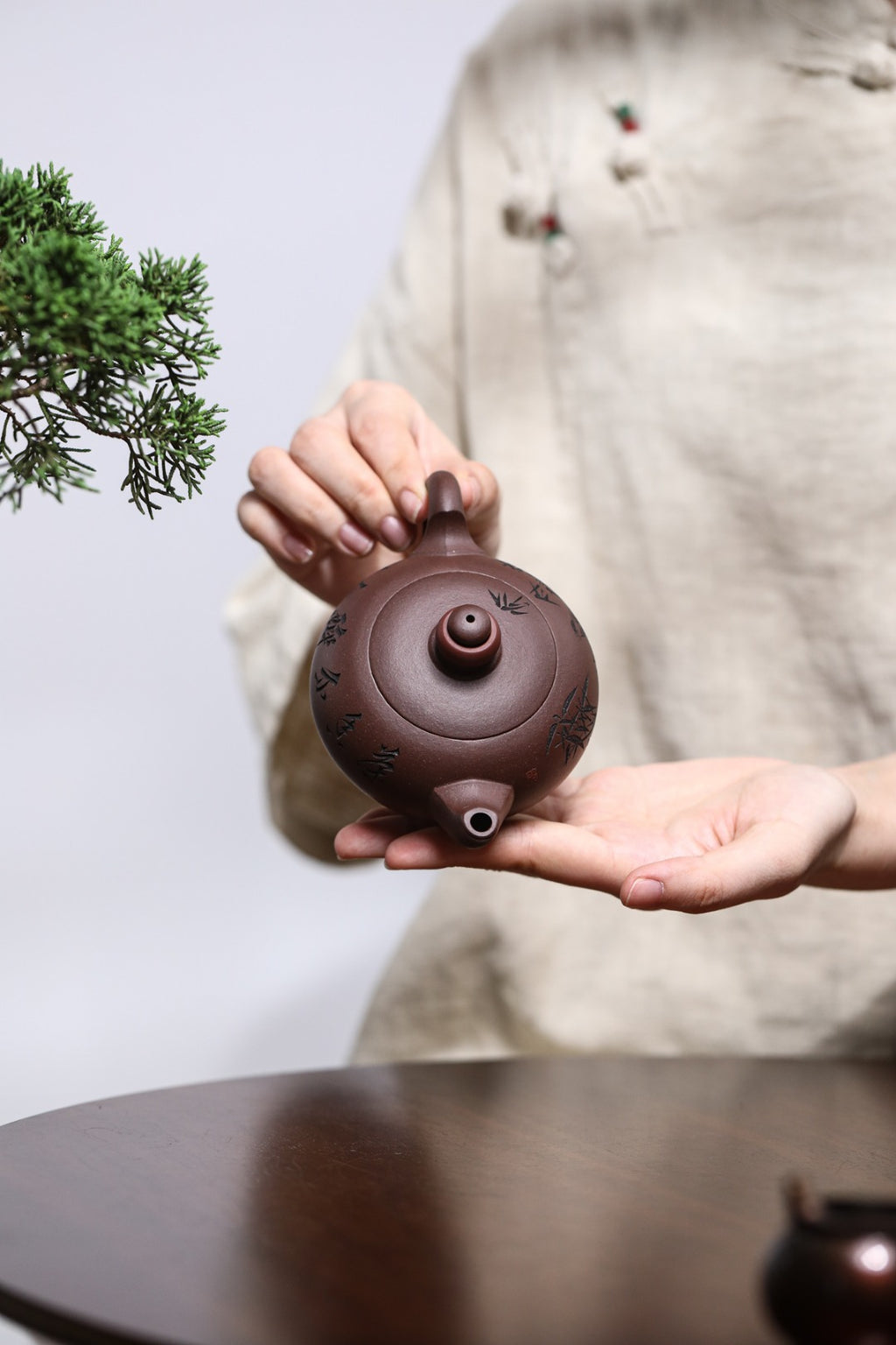 《时来运转》 国家级工艺美术师 鲍玉华 装饰：李玮（江苏省陶瓷艺术大师，正高）