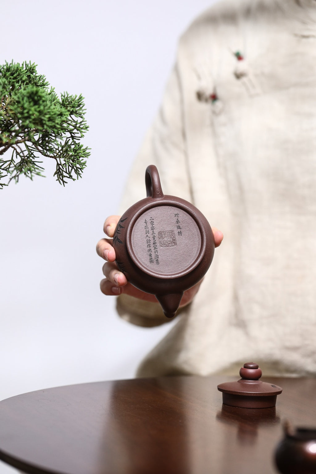 《时来运转》 国家级工艺美术师 鲍玉华 装饰：李玮（江苏省陶瓷艺术大师，正高）