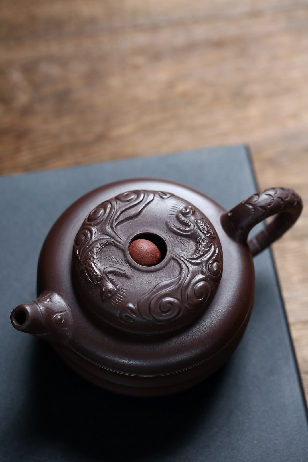《龙珠壶》 国家级工艺美术师 鲍玉华 原矿深井老紫泥，170cc