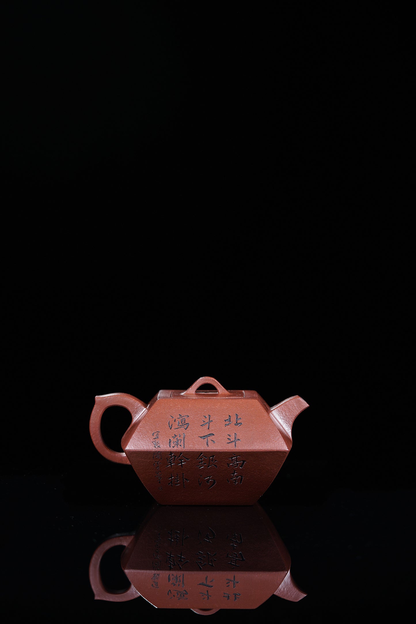 彩刻江山 礼藏之巅｜紫砂界彩刻山水第一人·李峰巅峰臻品《合斗壶》礼藏双绝 传世重器！  ——原矿优质底槽清·300cc ——著名紫砂彩刻艺术家·李峰亲工