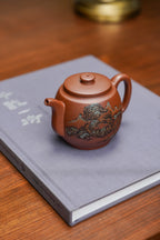 紫砂界彩刻山水第一人·李峰巅峰臻品《汲鼓壶》礼藏双绝 传世重器！  ——原矿优质底槽清·290cc ——著名紫砂彩刻艺术家·李峰亲工