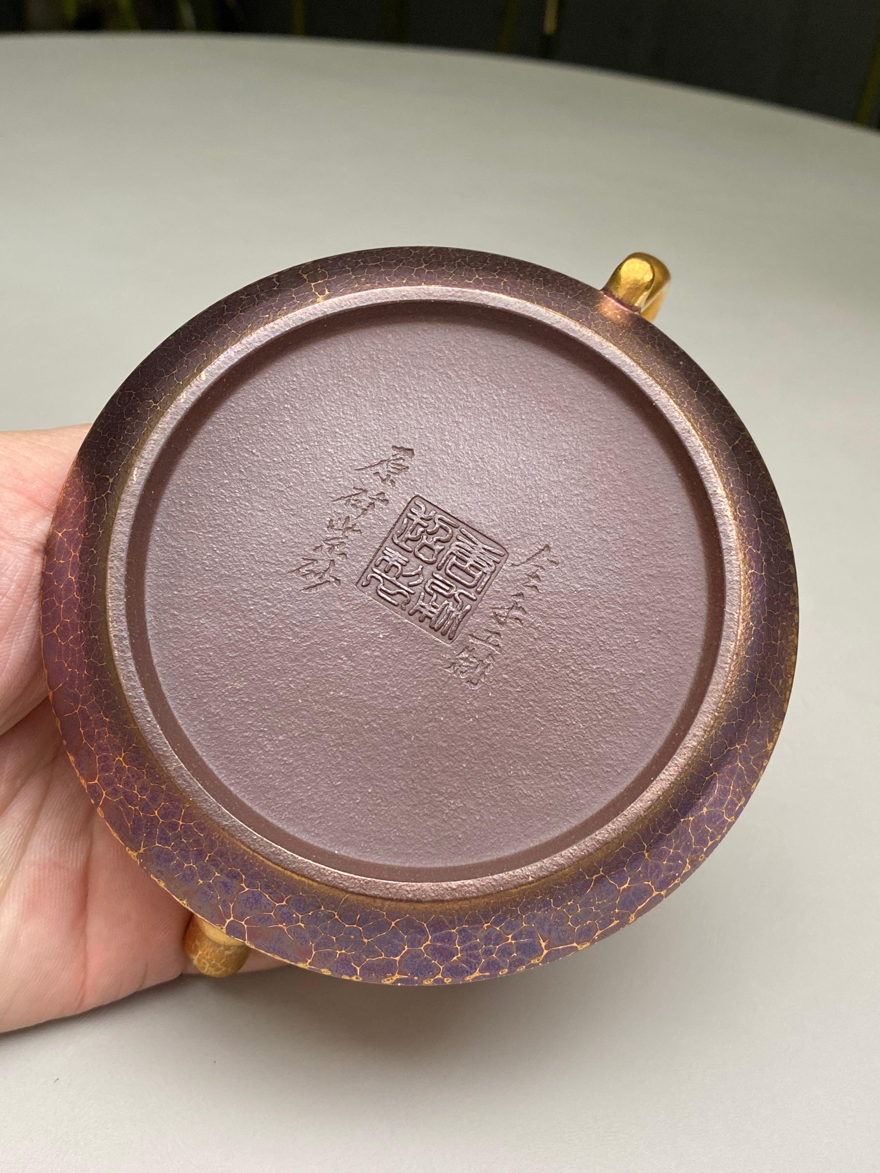 紫砂特色黄金紫晶贝壳烧【卧龙观山壶】与众不同的藏品！  ——原矿优质老紫泥·180cc ——著名紫砂艺术家·唐献超