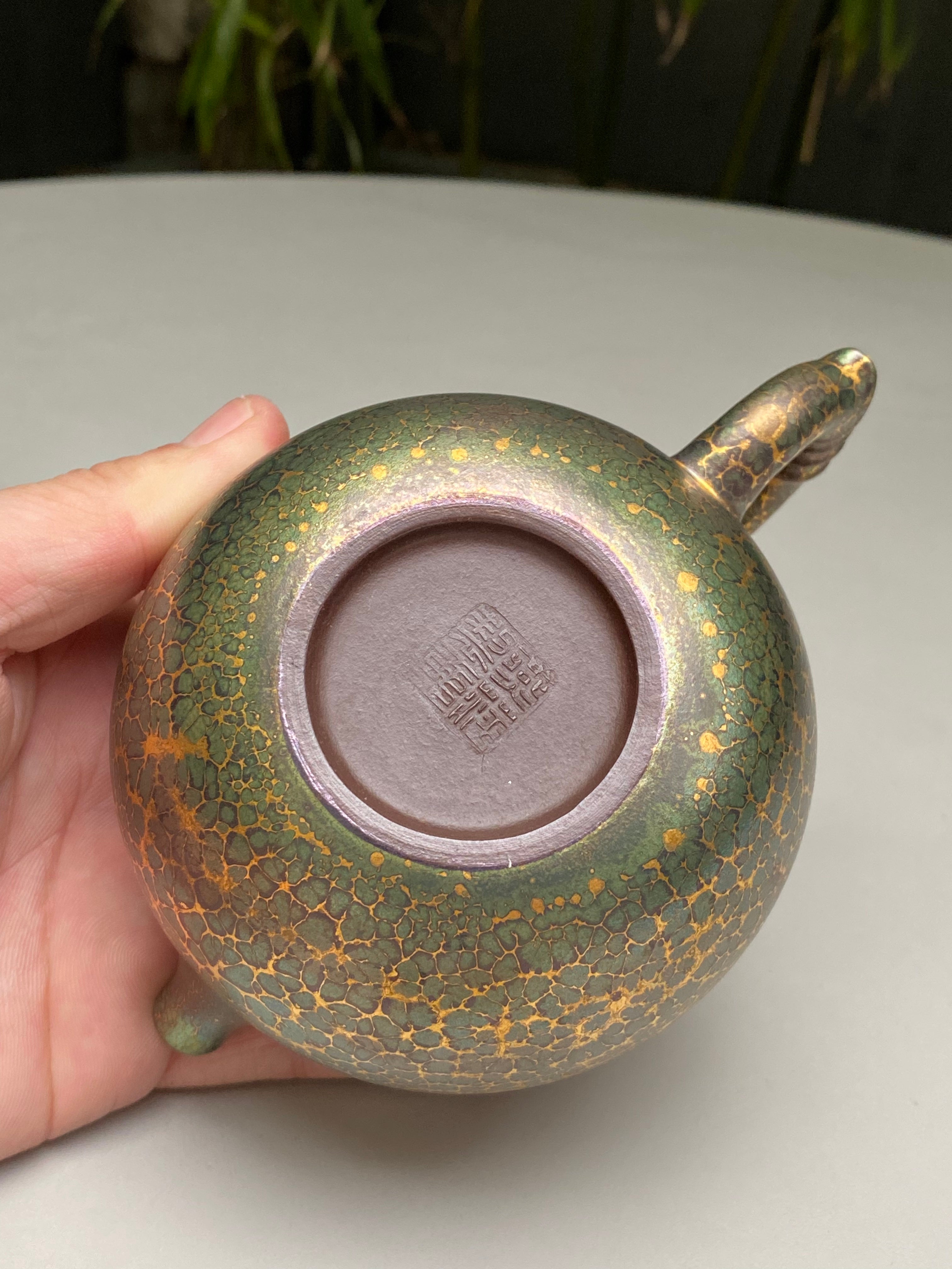 紫砂特色黄金紫晶贝壳烧【锦鱼壶】与众不同的藏品！  ——原矿优质老紫泥·260cc ——著名紫砂艺术家·曹燕萍