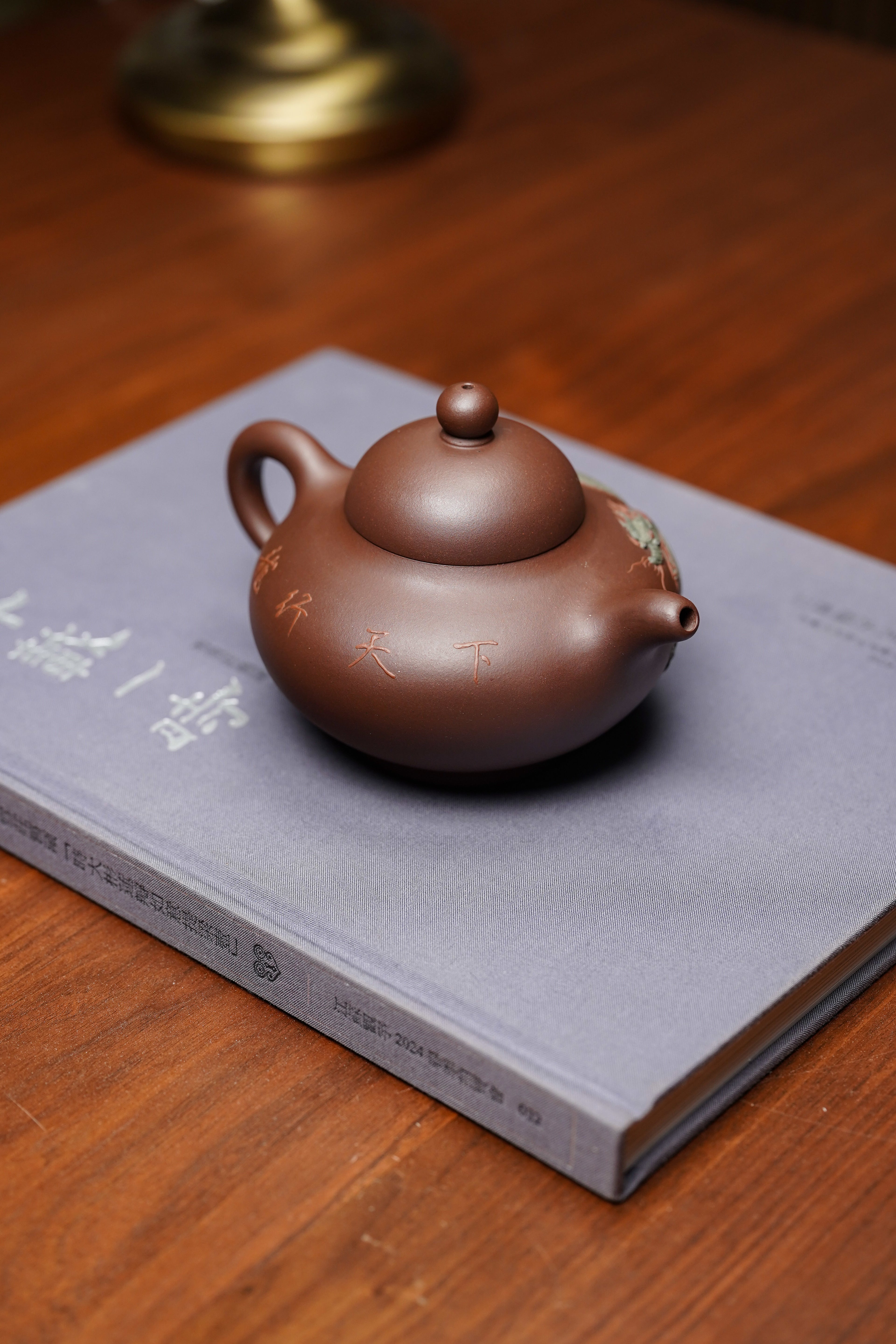 紫砂慕古·老味足《龙行天下》全手工“彩龙”堆塑，极具收藏价值·孤品重器！ ——原矿优质老紫泥·370cc ——工艺美术师·陈老师