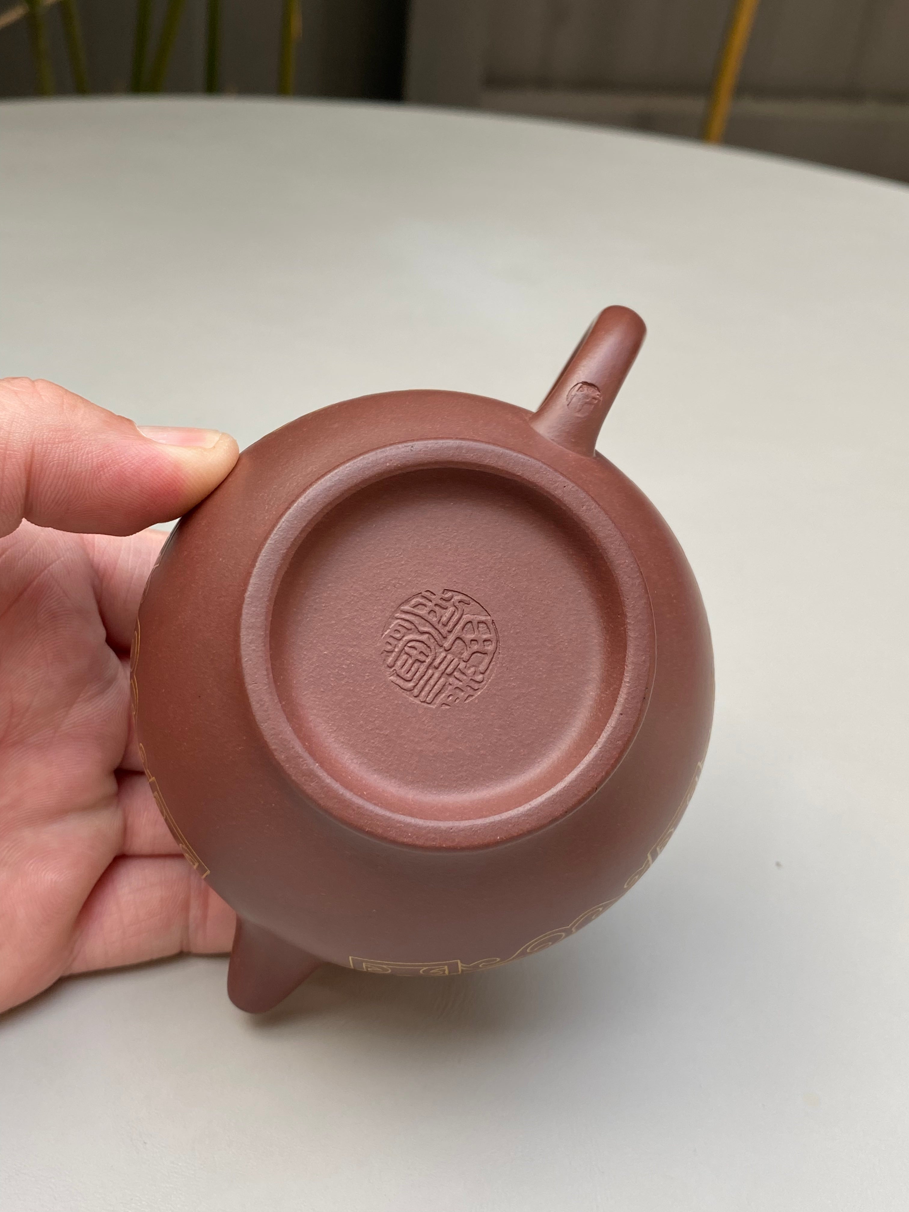 宜兴紫砂：原矿好工好料系列【掇只壶】珍藏精品佳作！  ——原矿优质底槽清·160cc ——紫砂艺术名家·文精