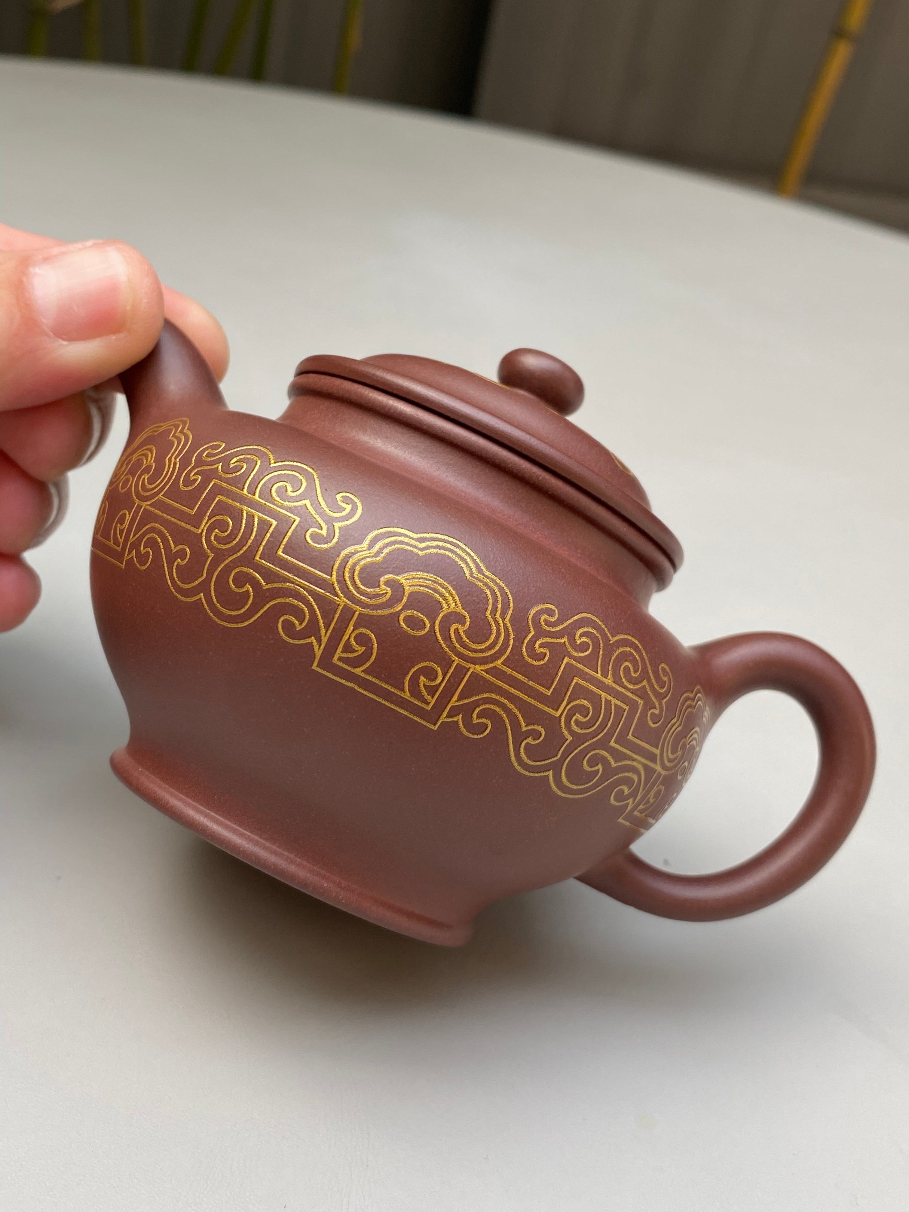 宜兴紫砂：原矿好工好料系列【掇只壶】珍藏精品佳作！  ——原矿优质底槽清·160cc ——紫砂艺术名家·文精