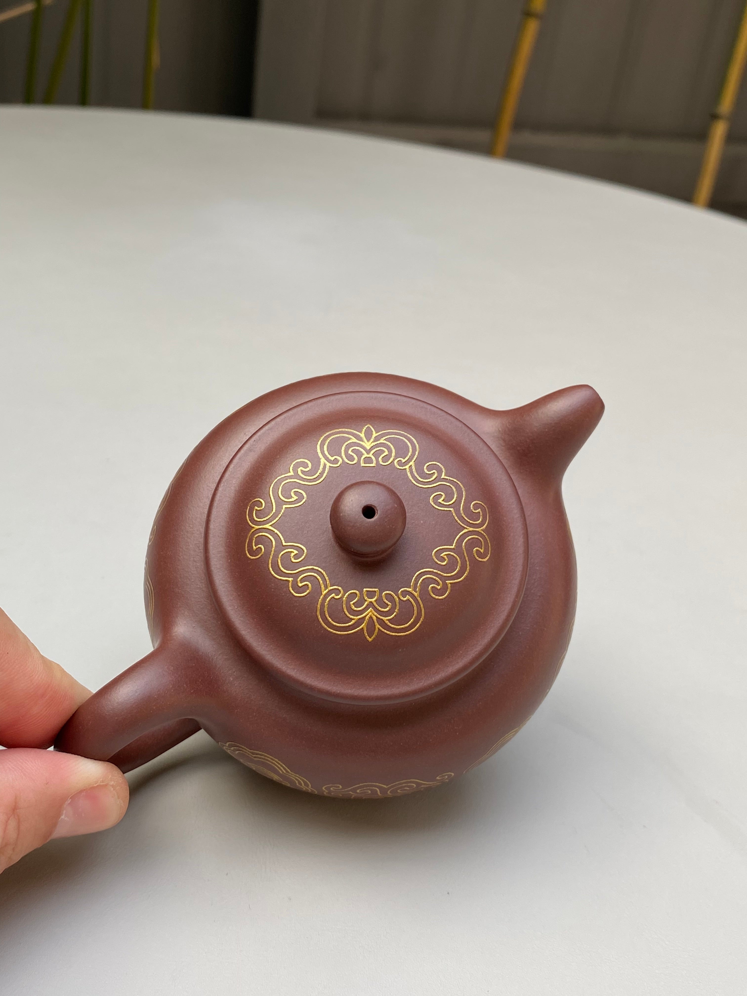 宜兴紫砂：原矿好工好料系列【掇只壶】珍藏精品佳作！  ——原矿优质底槽清·160cc ——紫砂艺术名家·文精