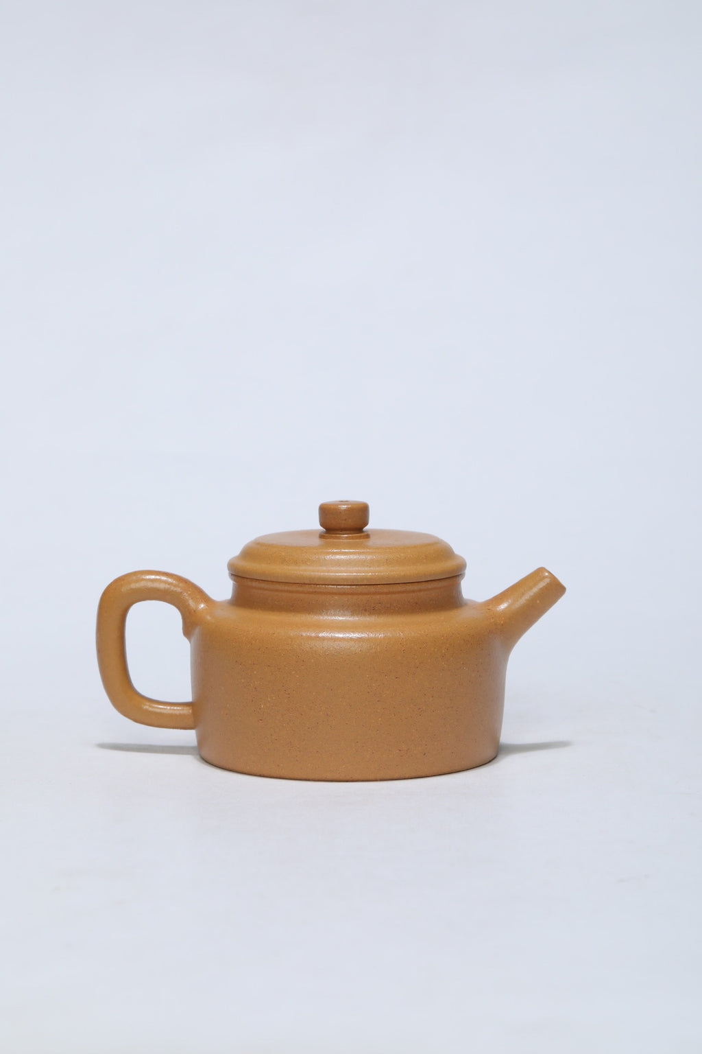 宜兴原矿紫砂·好料好工《德钟》极力推荐小精品！ ——原矿优质黄金段泥·120cc ——实力派陶艺家·张真真