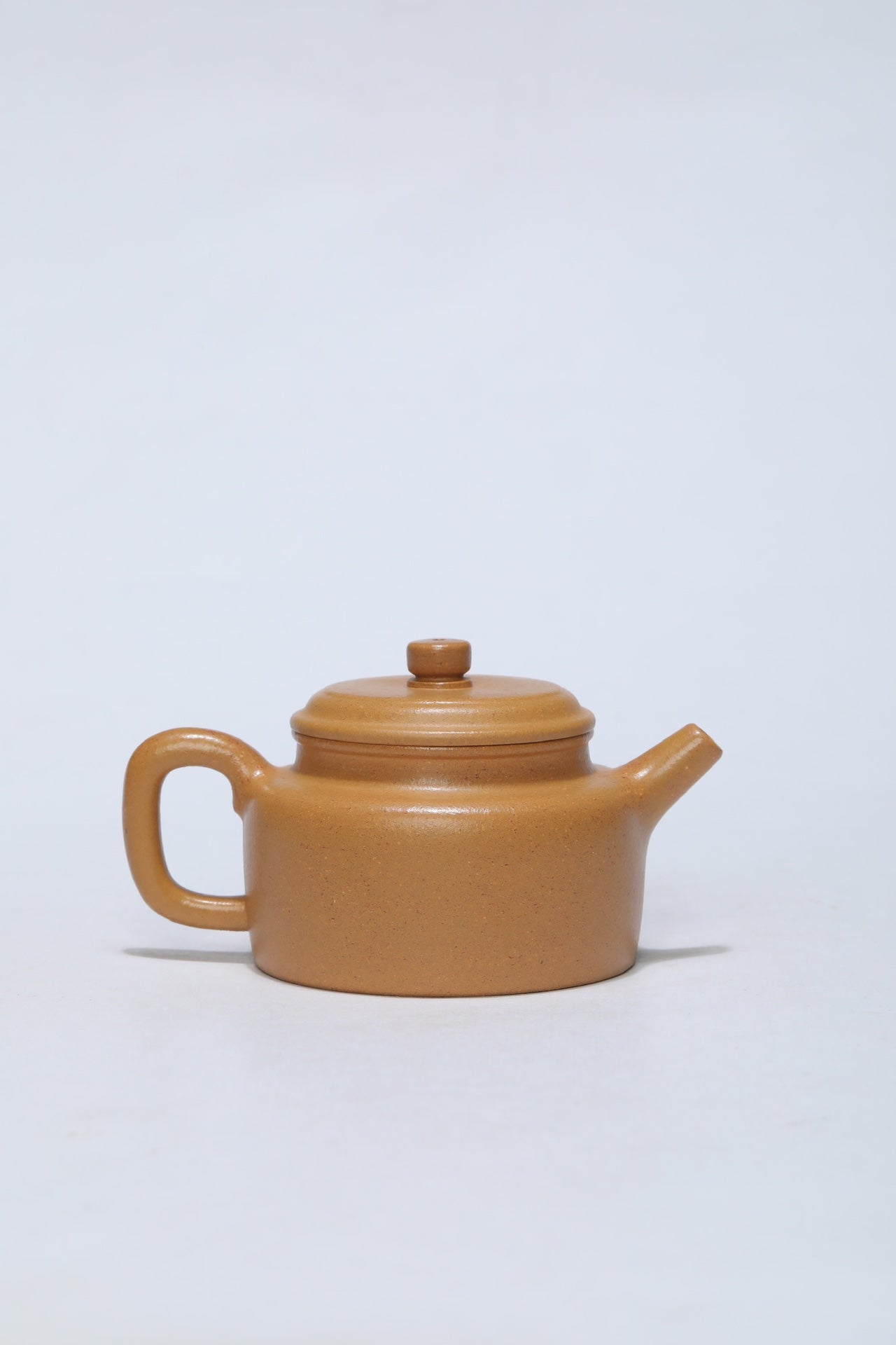 宜兴原矿紫砂·好料好工《德钟》极力推荐小精品！ ——原矿优质黄金段泥·120cc ——实力派陶艺家·张真真