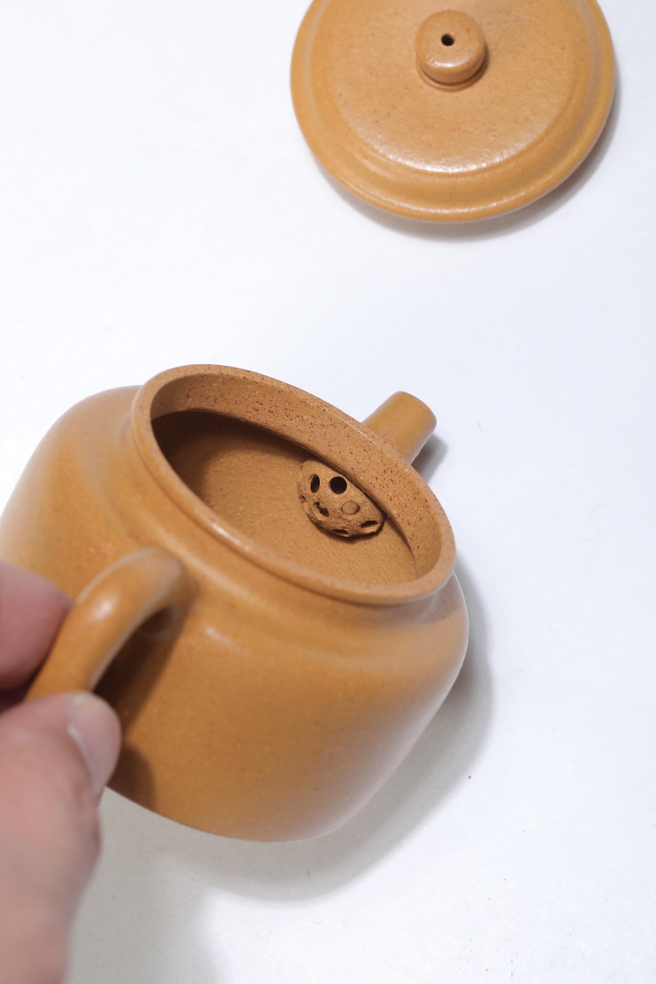 宜兴原矿紫砂·好料好工《德钟》极力推荐小精品！ ——原矿优质黄金段泥·120cc ——实力派陶艺家·张真真