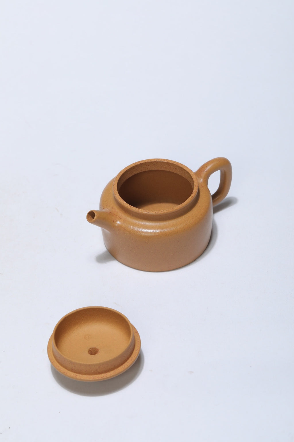 宜兴原矿紫砂·好料好工《德钟》极力推荐小精品！ ——原矿优质黄金段泥·120cc ——实力派陶艺家·张真真