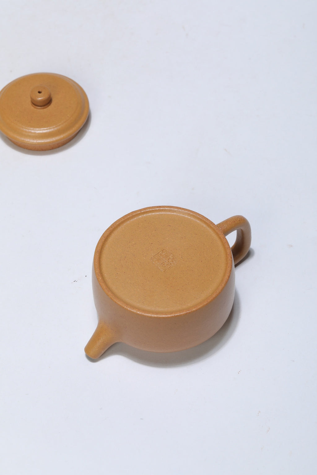 宜兴原矿紫砂·好料好工《德钟》极力推荐小精品！ ——原矿优质黄金段泥·120cc ——实力派陶艺家·张真真