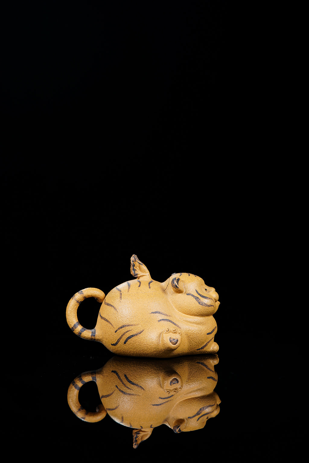 紫砂老虎🐯壶《如虎添翼》 ——原矿黄金段泥·180cc ——实力派陶艺家·王丰