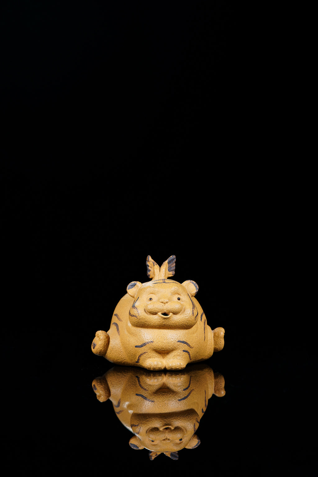 紫砂老虎🐯壶《如虎添翼》 ——原矿黄金段泥·180cc ——实力派陶艺家·王丰