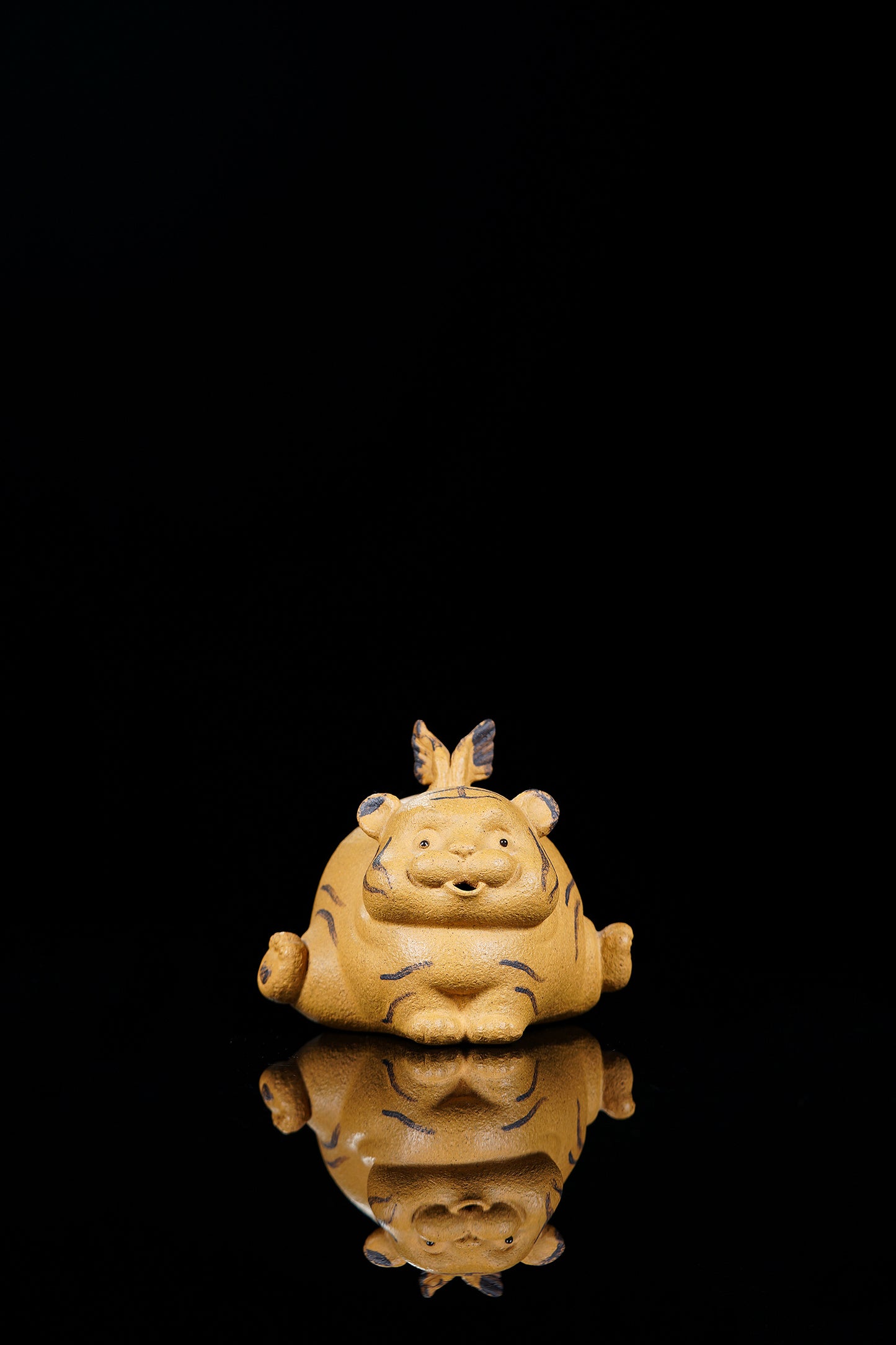 紫砂老虎🐯壶《如虎添翼》 ——原矿黄金段泥·180cc ——实力派陶艺家·王丰