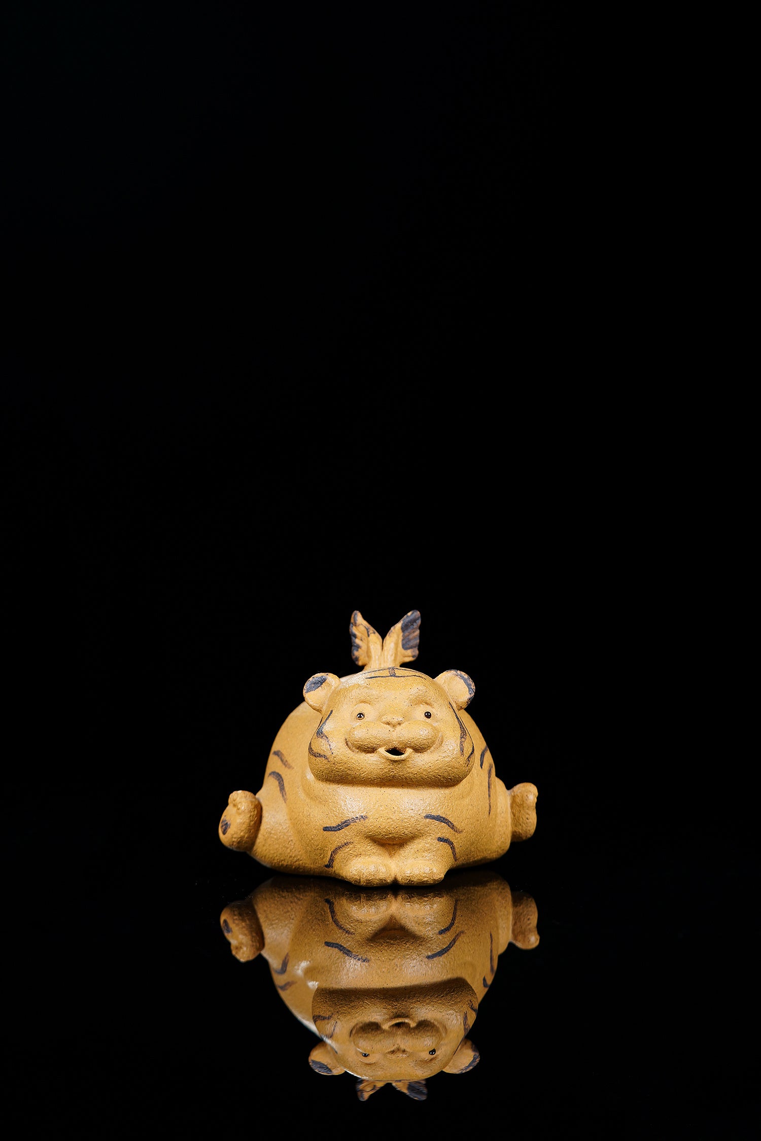 紫砂老虎🐯壶《如虎添翼》 ——原矿黄金段泥·180cc ——实力派陶艺家·王丰