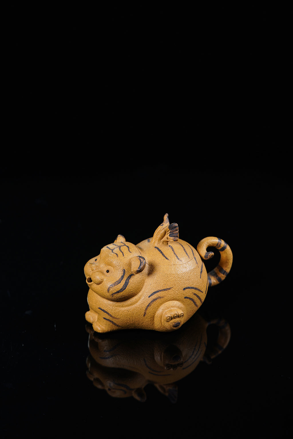 紫砂老虎🐯壶《如虎添翼》 ——原矿黄金段泥·180cc ——实力派陶艺家·王丰