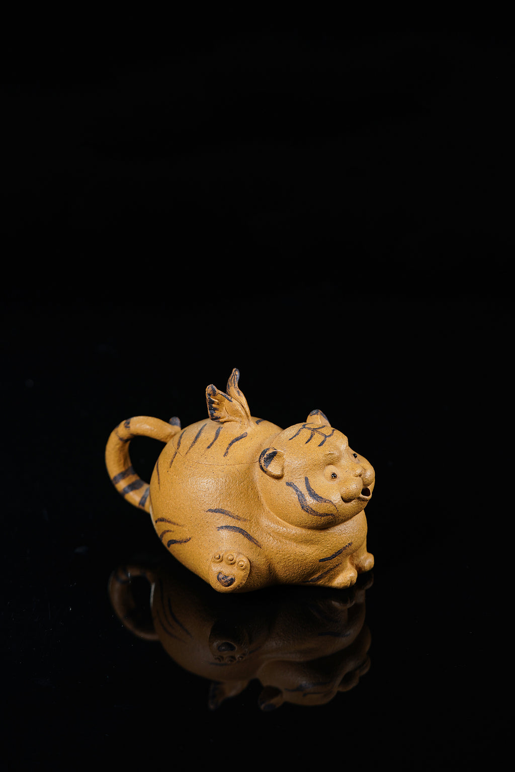 紫砂老虎🐯壶《如虎添翼》 ——原矿黄金段泥·180cc ——实力派陶艺家·王丰