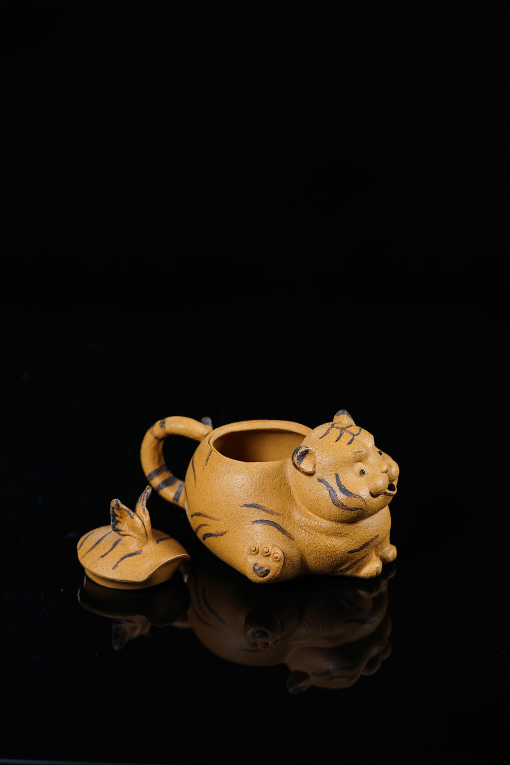 紫砂老虎🐯壶《如虎添翼》 ——原矿黄金段泥·180cc ——实力派陶艺家·王丰
