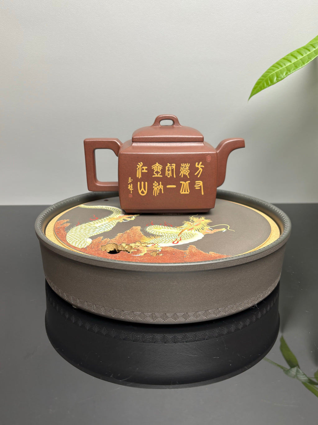 双宗师合璧·紫砂史巅峰 ｜何光宏·邱玉林联袂创作｜业界唯一稀世孤品《亚明四方壶》——原矿优质老紫泥·450cc