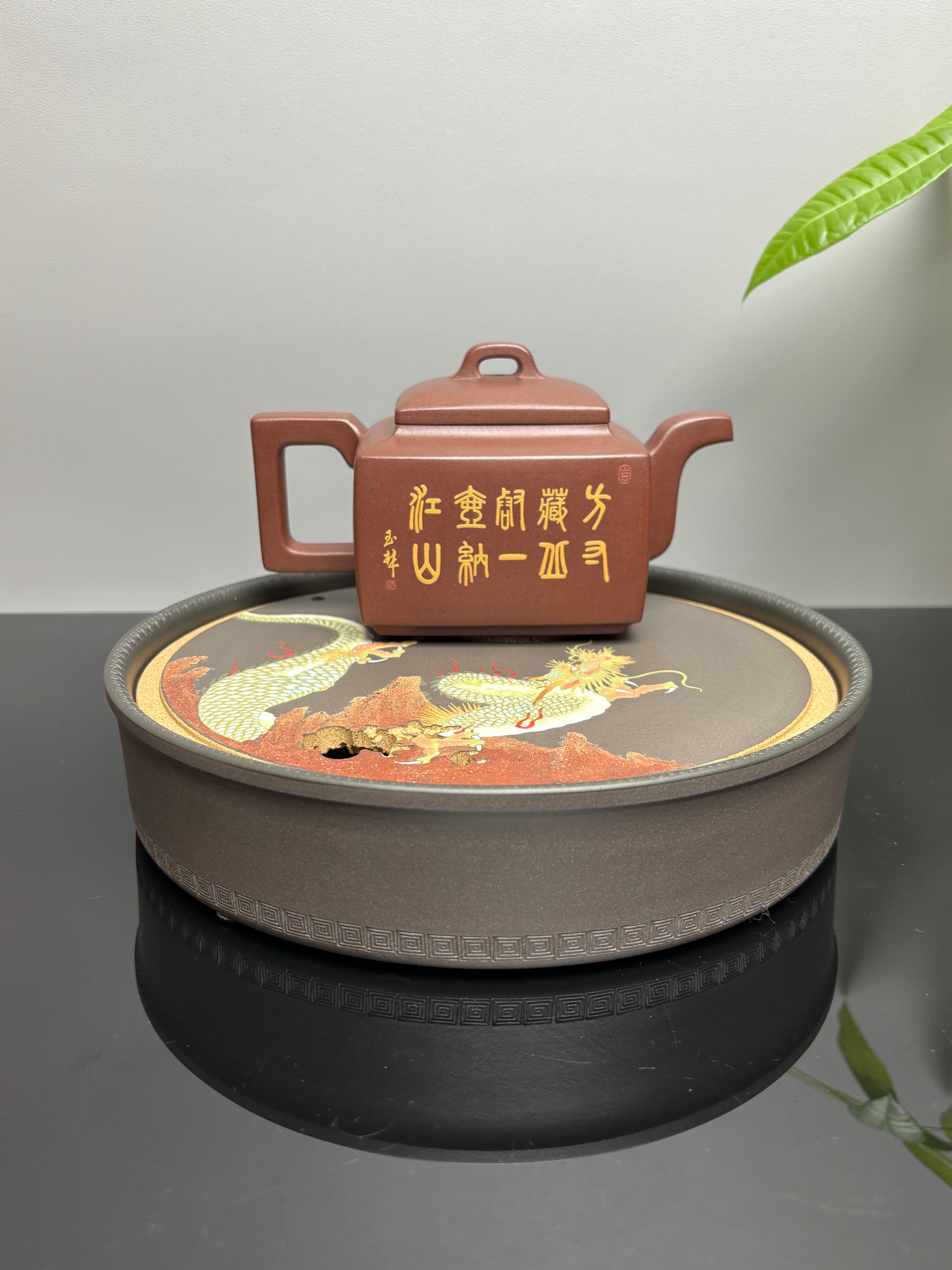 双宗师合璧·紫砂史巅峰 ｜何光宏·邱玉林联袂创作｜业界唯一稀世孤品《亚明四方壶》——原矿优质老紫泥·450cc