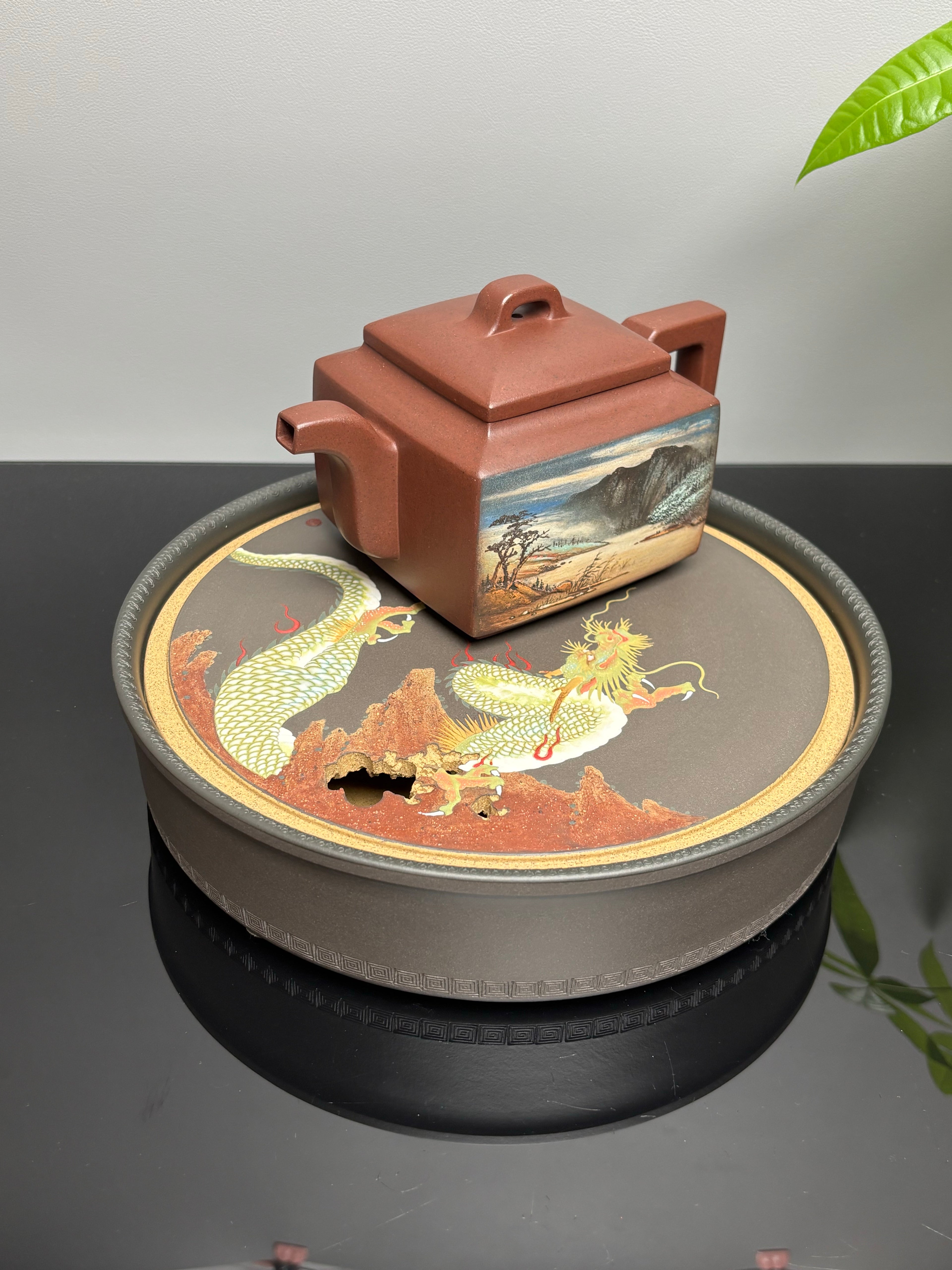 双宗师合璧·紫砂史巅峰 ｜何光宏·邱玉林联袂创作｜业界唯一稀世孤品《亚明四方壶》——原矿优质老紫泥·450cc