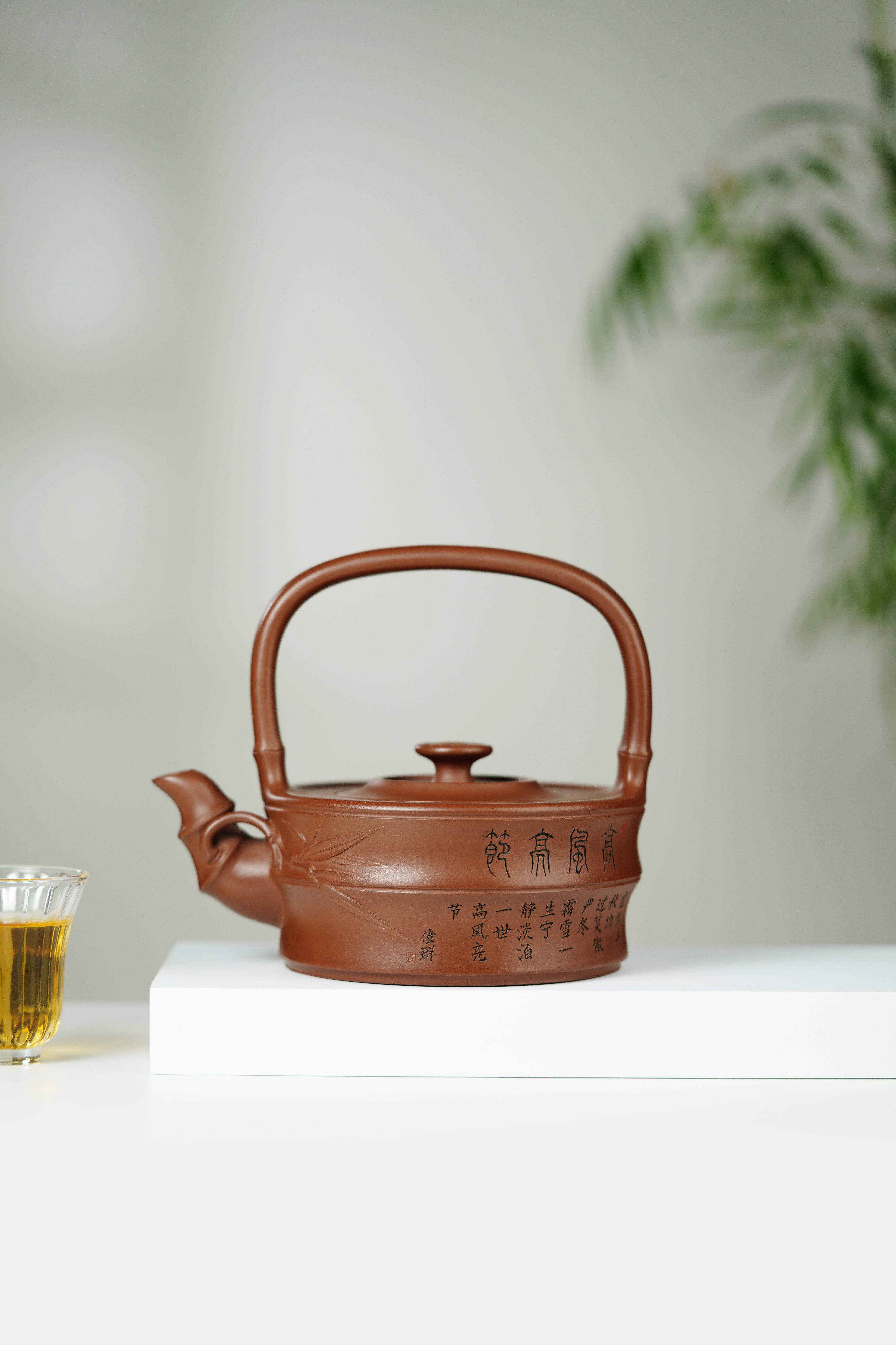 范大生嫡脉｜范秀芳制 范伟群装饰｜双省大师联诀紫砂臻品《竹段提梁壶》传世收藏·礼赠双绝重器！  ——原矿优质底槽清·500cc