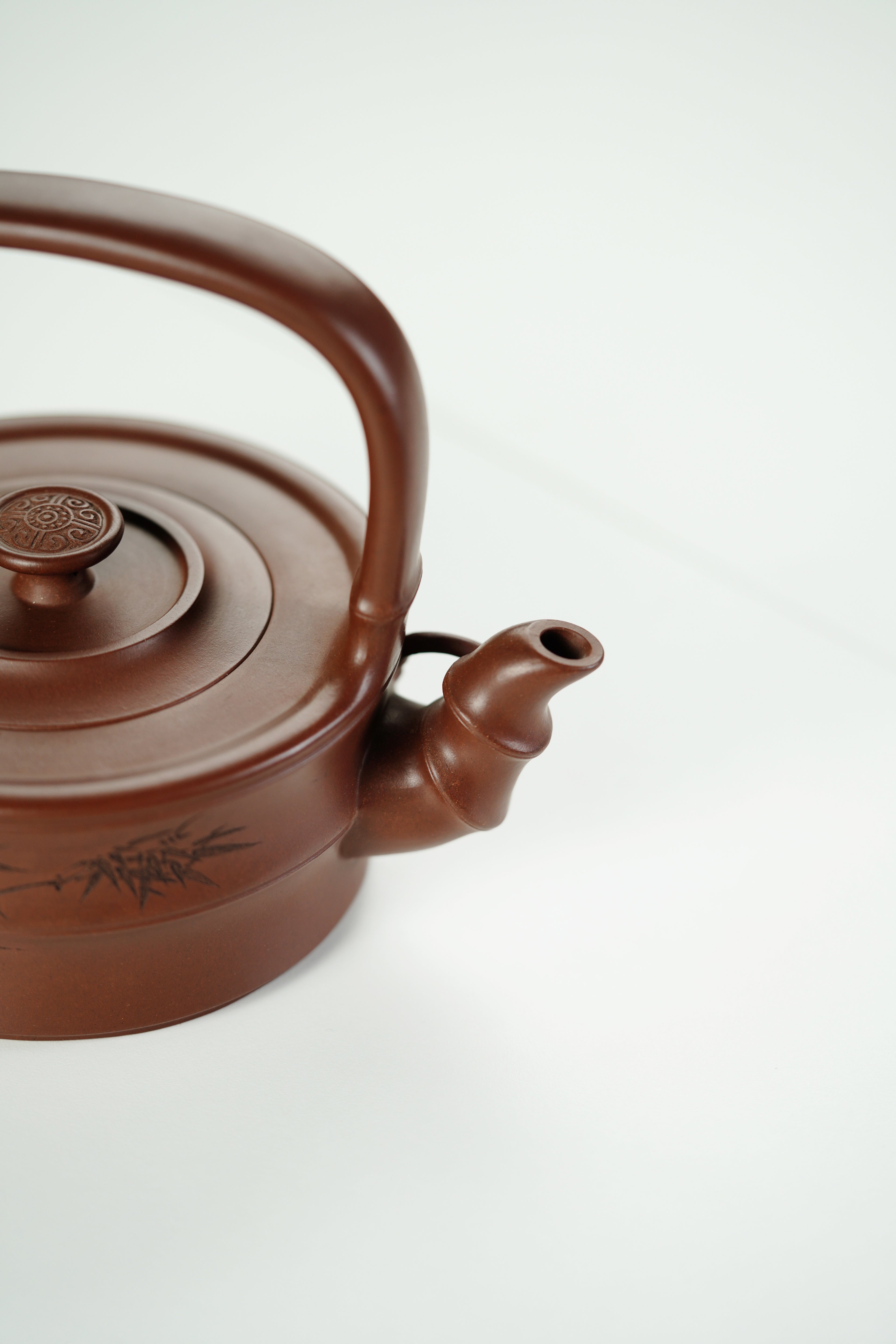 范大生嫡脉｜范秀芳制 范伟群装饰｜双省大师联诀紫砂臻品《竹段提梁壶》传世收藏·礼赠双绝重器！  ——原矿优质底槽清·500cc