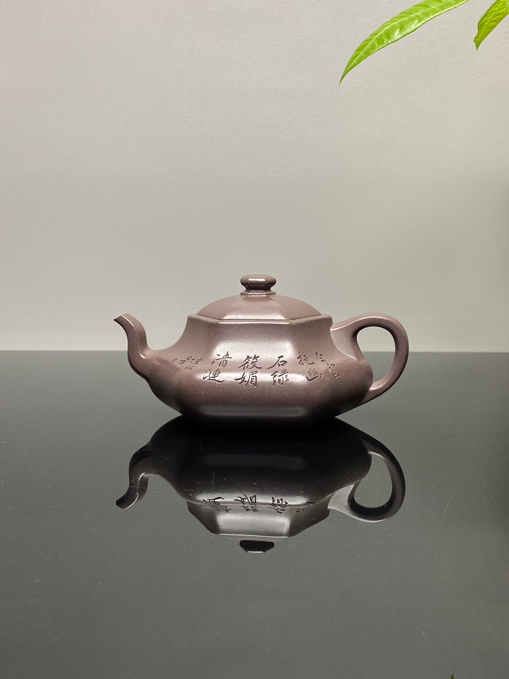耿浩制～陈宏林刻绘 礼藏双绝重器｜紫砂界80后方器巨匠巅峰臻品《闲者六方壶》甄选原矿优质清灰泥·260cc，料工合一、品质顶级
