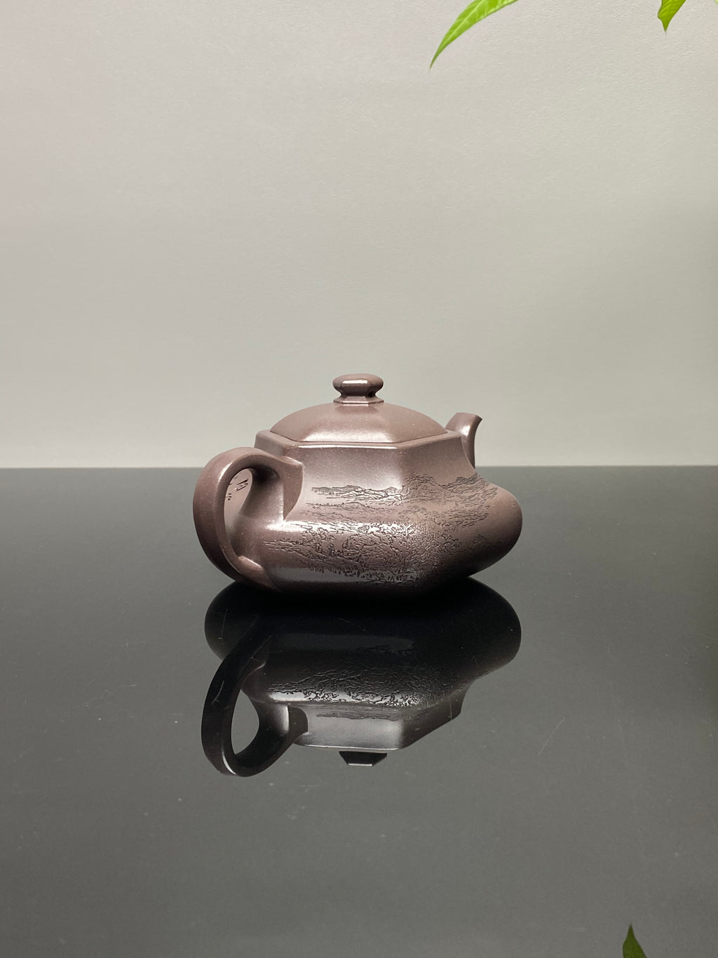耿浩制～陈宏林刻绘 礼藏双绝重器｜紫砂界80后方器巨匠巅峰臻品《闲者六方壶》甄选原矿优质清灰泥·260cc，料工合一、品质顶级