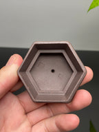 耿浩制～陈宏林刻绘 礼藏双绝重器｜紫砂界80后方器巨匠巅峰臻品《闲者六方壶》甄选原矿优质清灰泥·260cc，料工合一、品质顶级