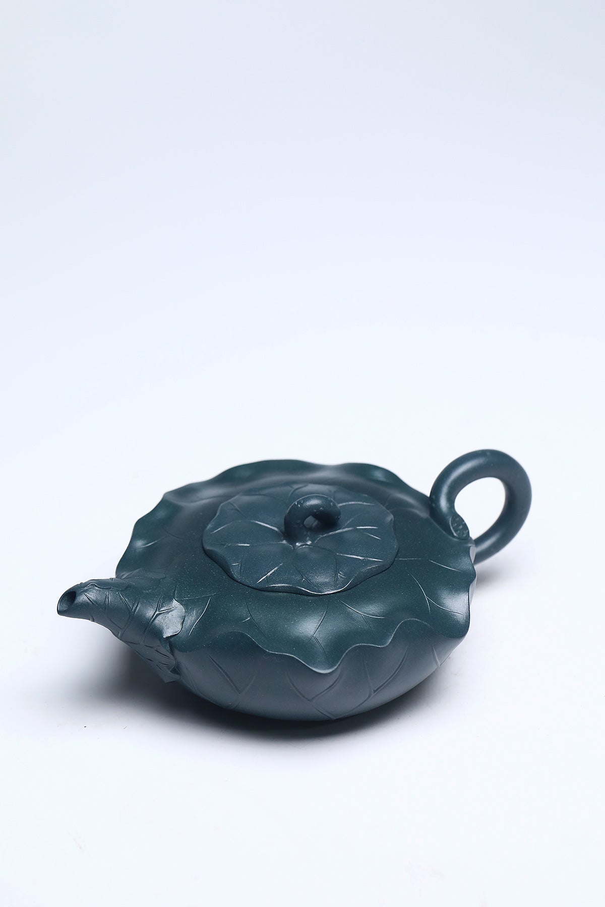 蒋蓉之女 传世花器｜蒋艺华·非遗紫砂顶流重器·大拍29万《小荷叶壶》——优质墨绿泥·160cc ——中国传统陶瓷艺术大师·蒋艺华 制