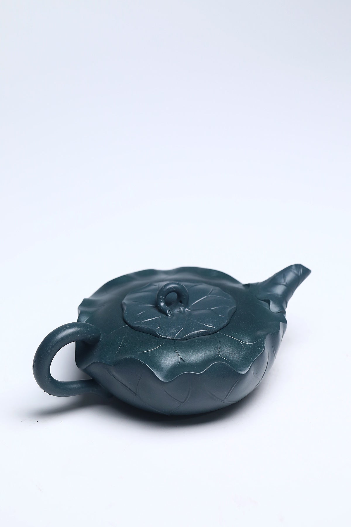 蒋蓉之女 传世花器｜蒋艺华·非遗紫砂顶流重器·大拍29万《小荷叶壶》——优质墨绿泥·160cc ——中国传统陶瓷艺术大师·蒋艺华 制